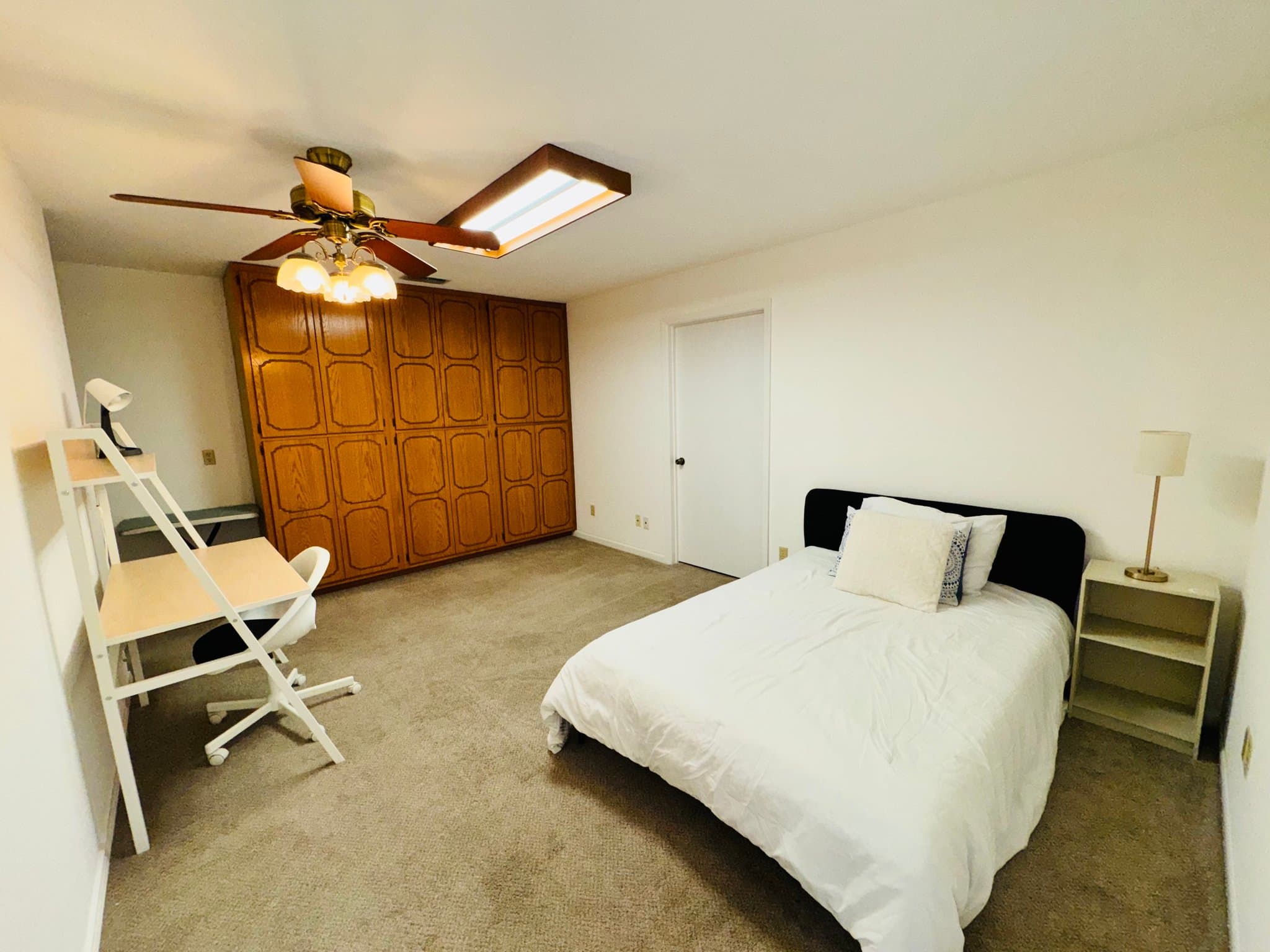 San Antonio Single Room: 5618 Sir Gareth Dr.
