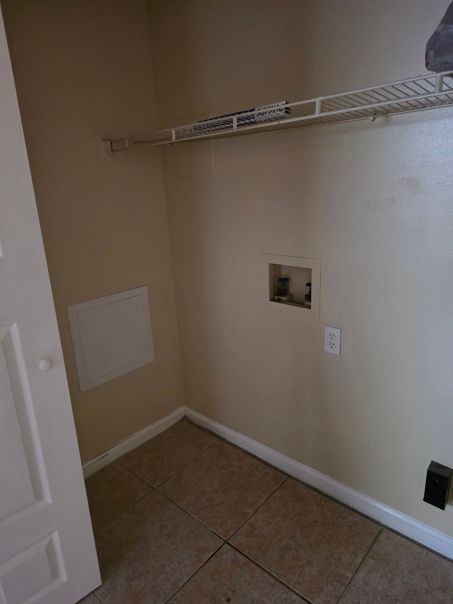 Riverdale Townhome: 795 Boston Commons
