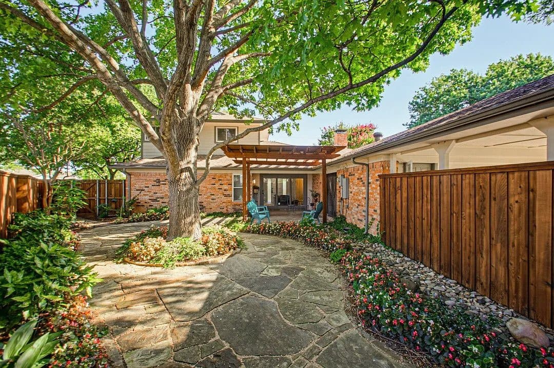 Richardson House: 1904 Clover Trl