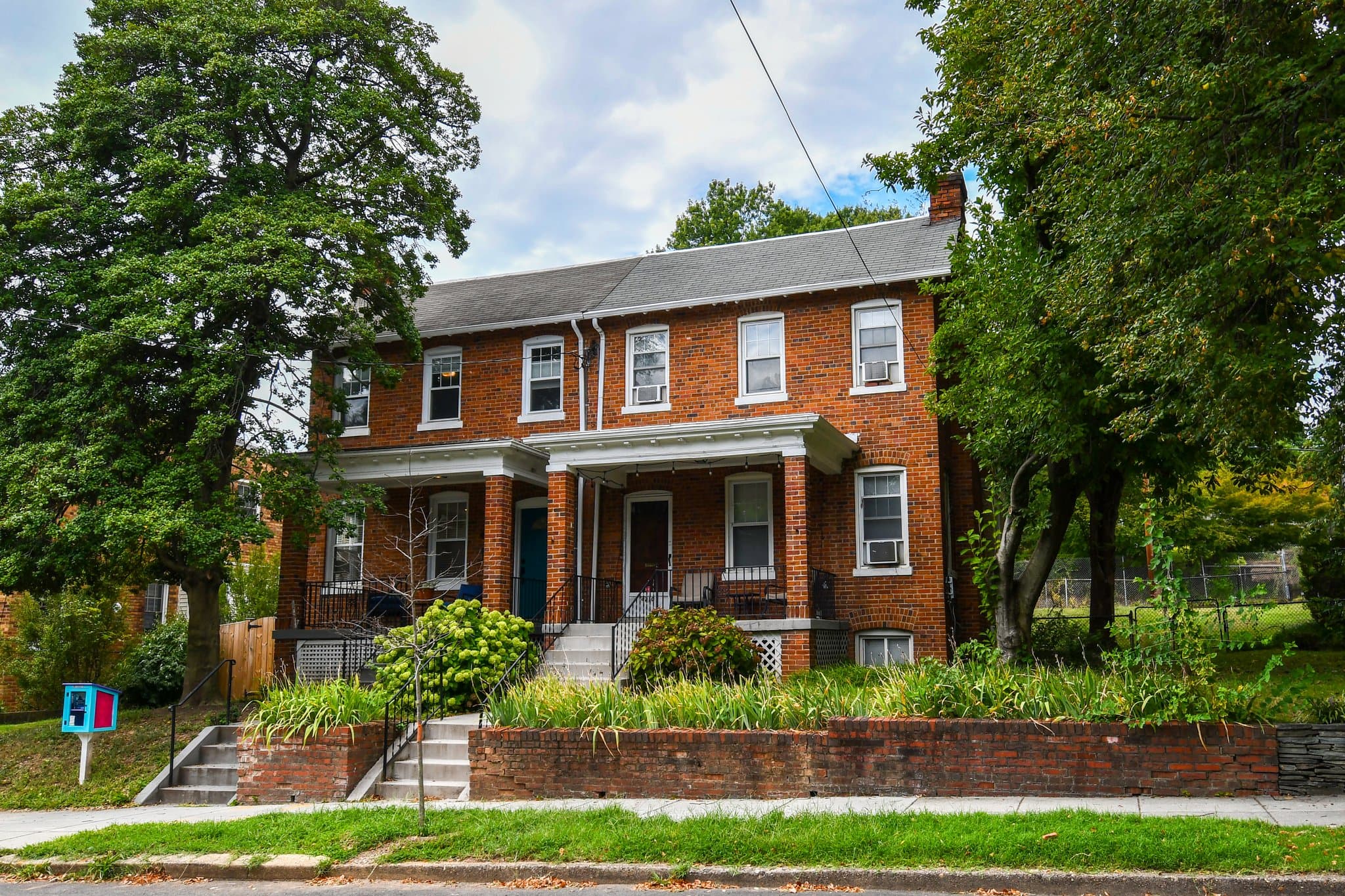Washington Townhome: 4210 10th Street NE