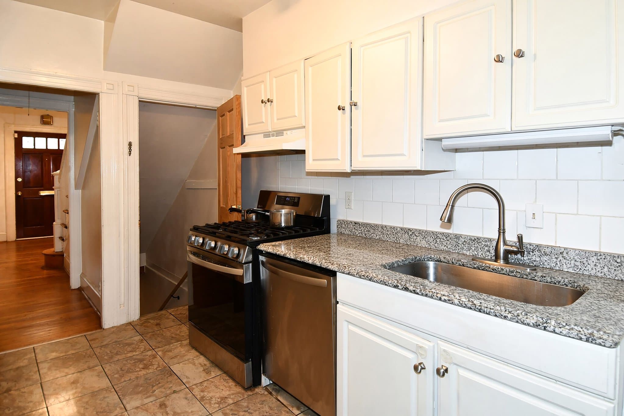 Washington Townhome: 4210 10th Street NE