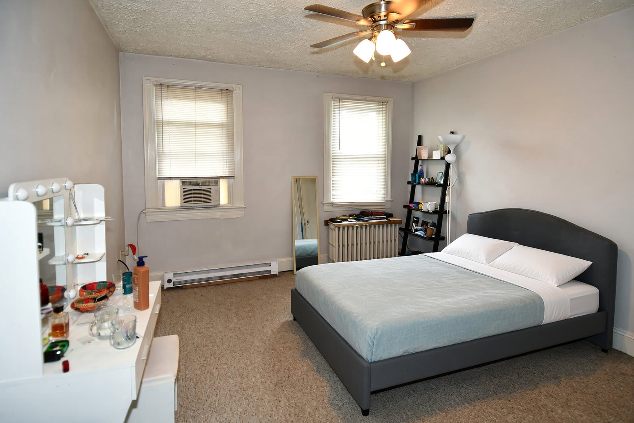 Washington Townhome: 4210 10th Street NE