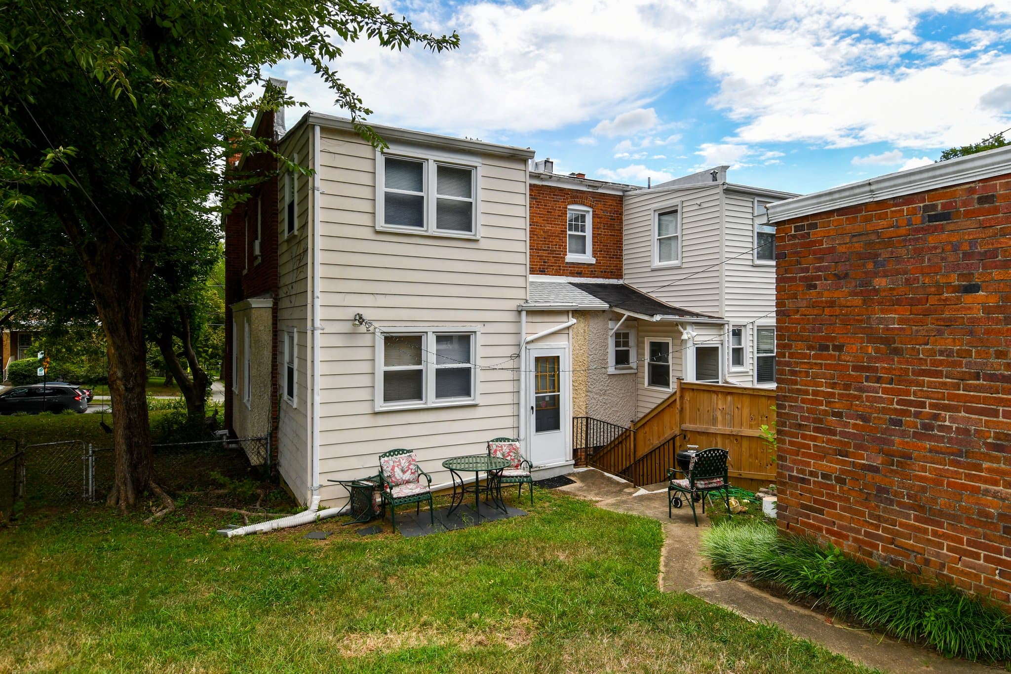 Washington Townhome: 4210 10th Street NE