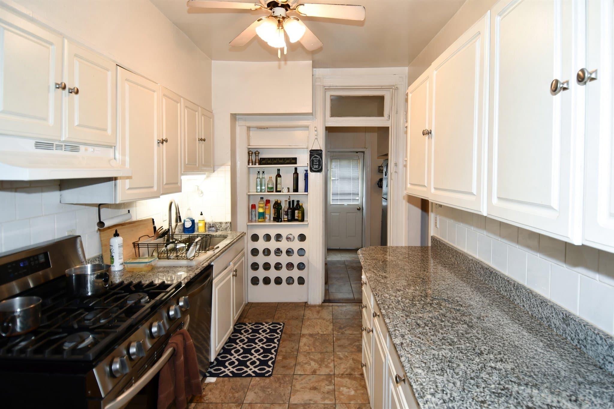 Washington Townhome: 4210 10th Street NE