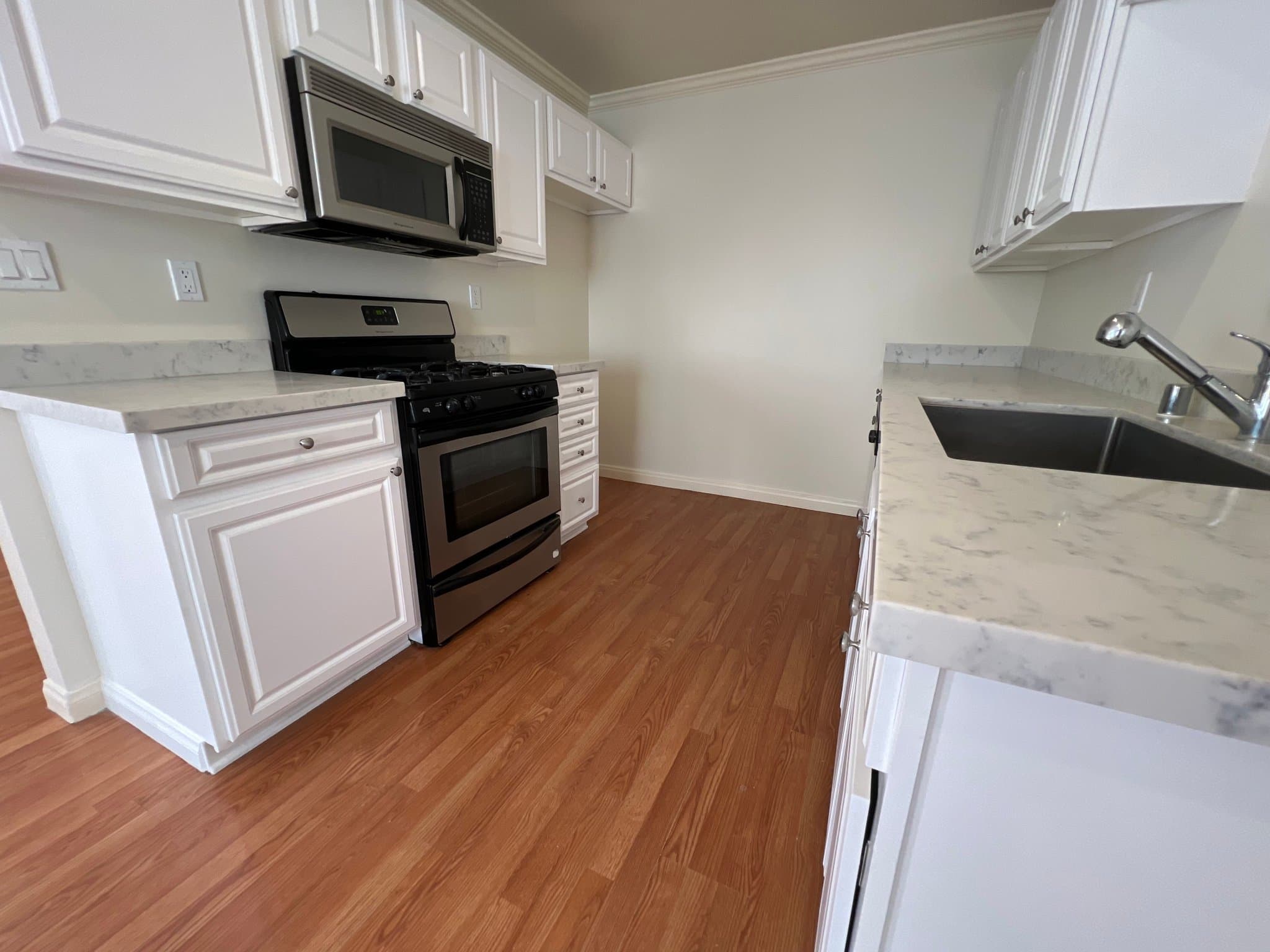Burbank Apartment: 625 E. Cypress