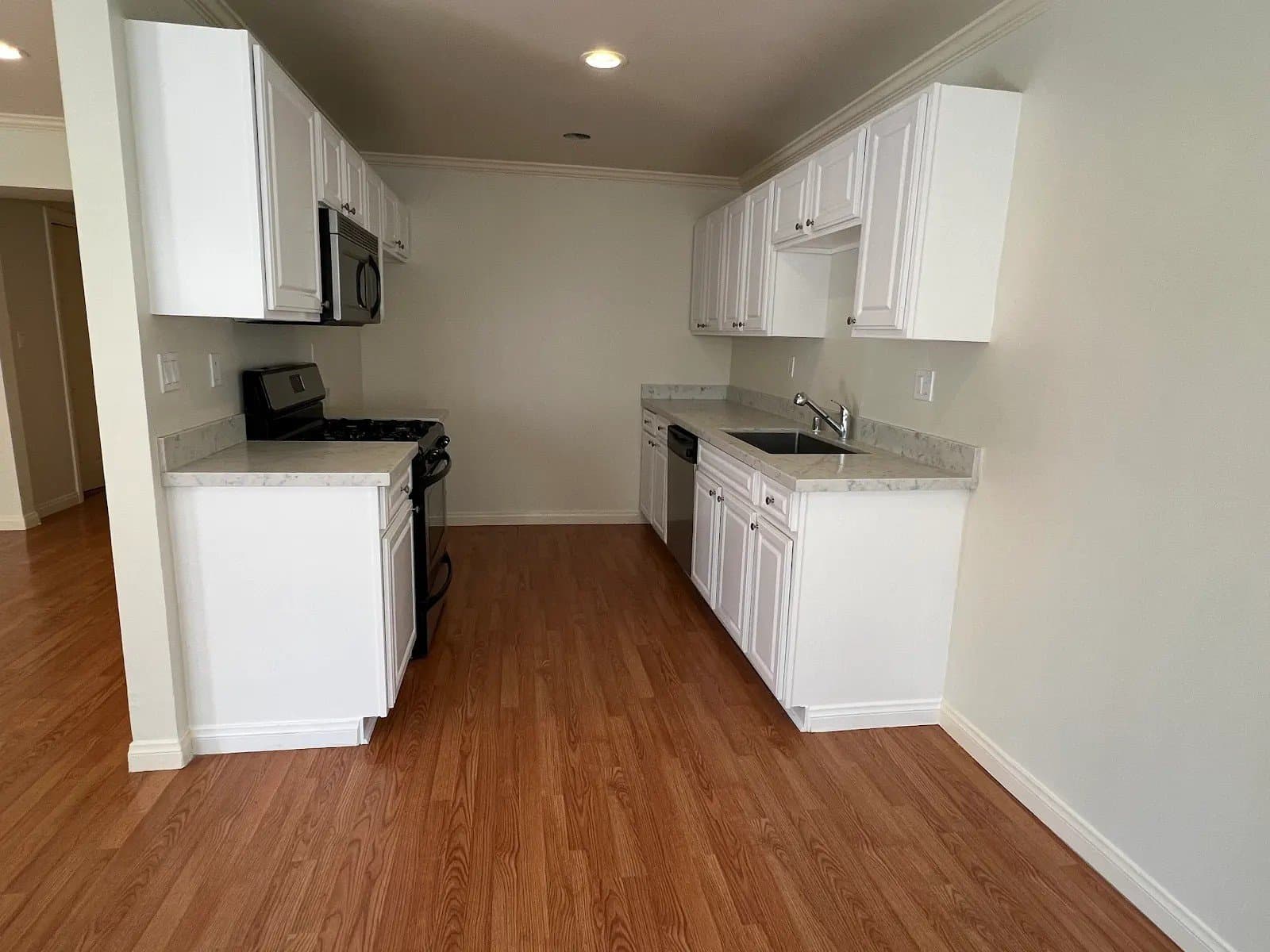 Burbank Apartment: 625 E. Cypress