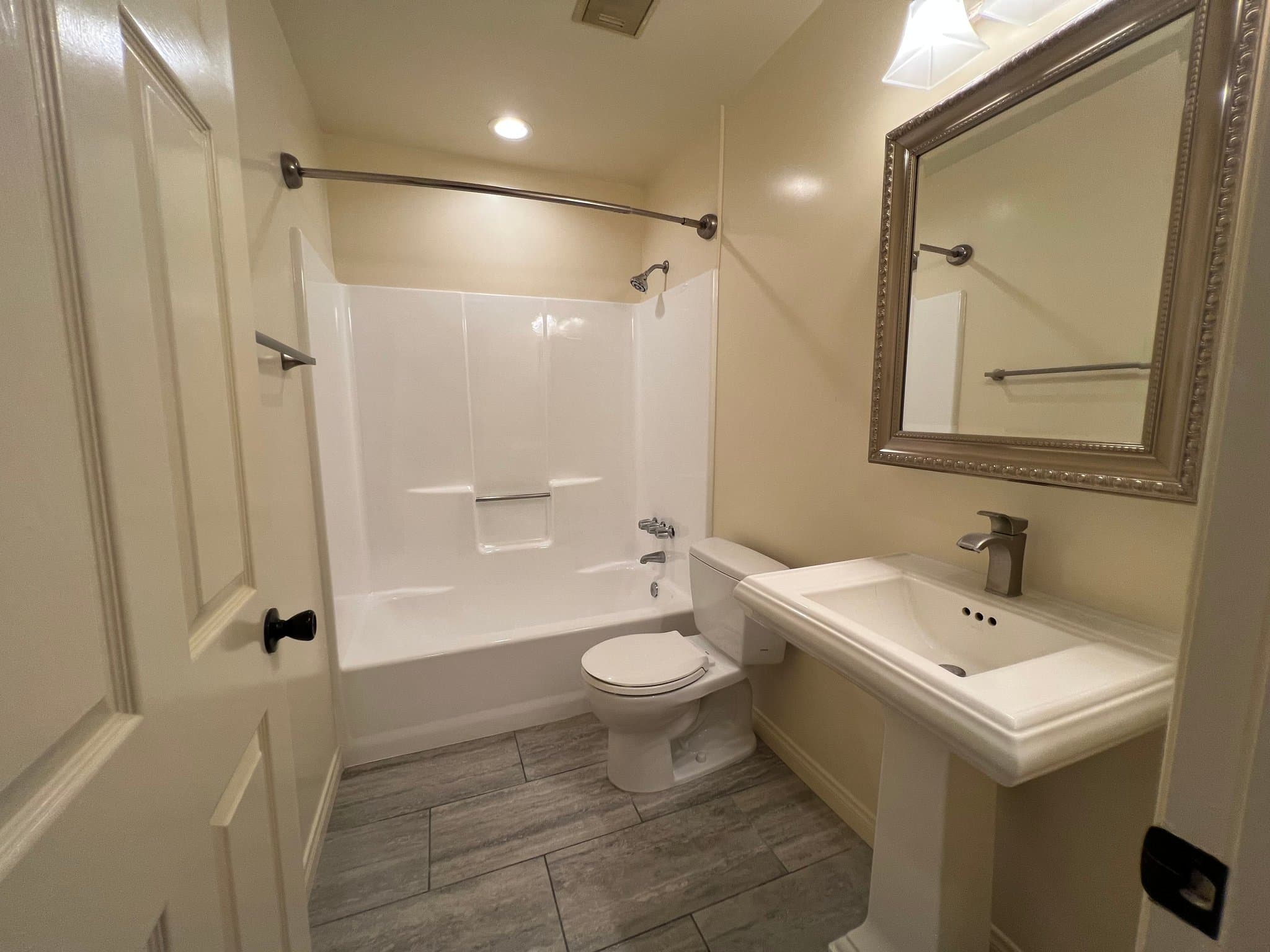 Burbank Apartment: 625 E. Cypress