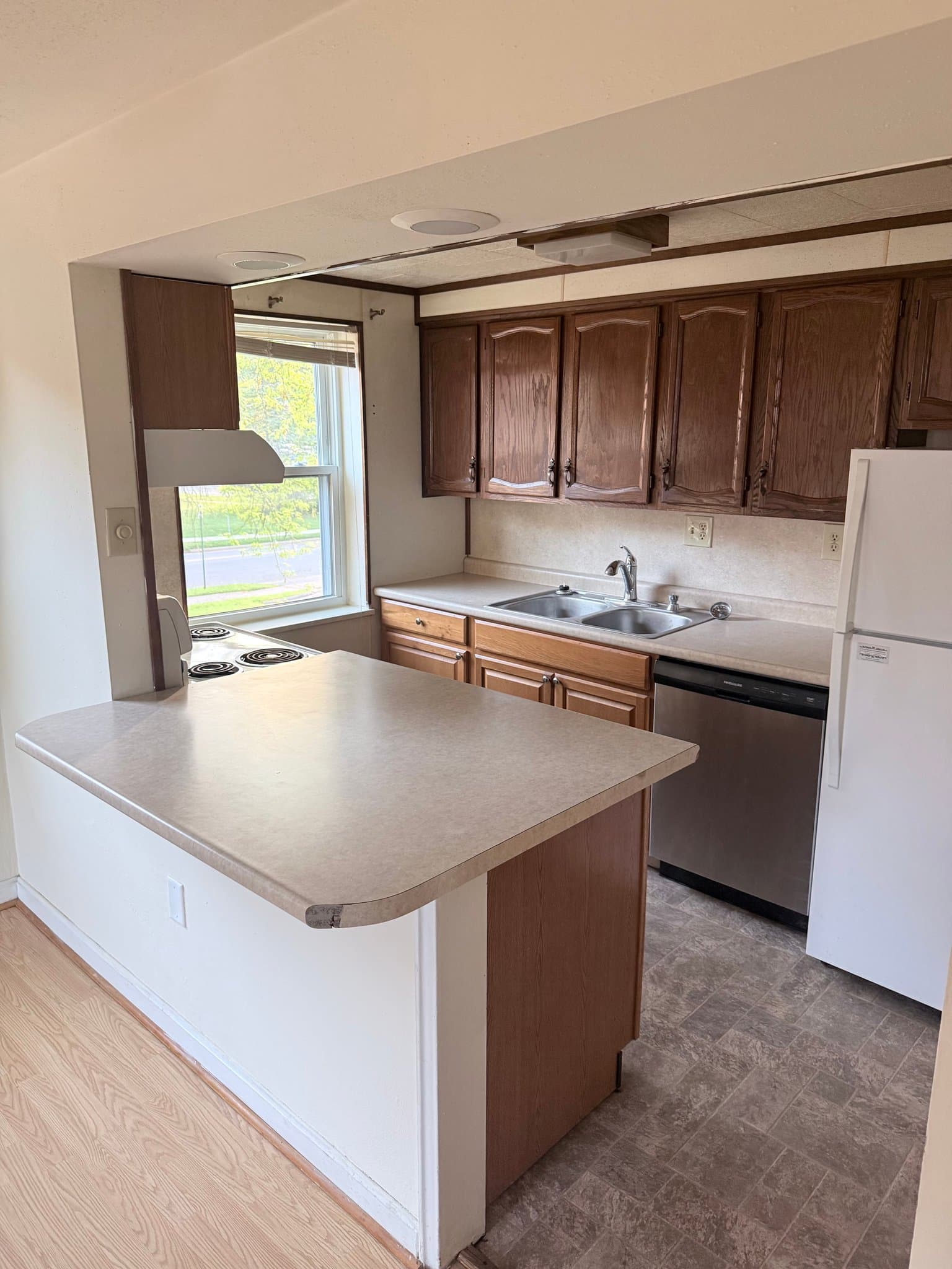 State College Apartment: 1012 S Pugh St