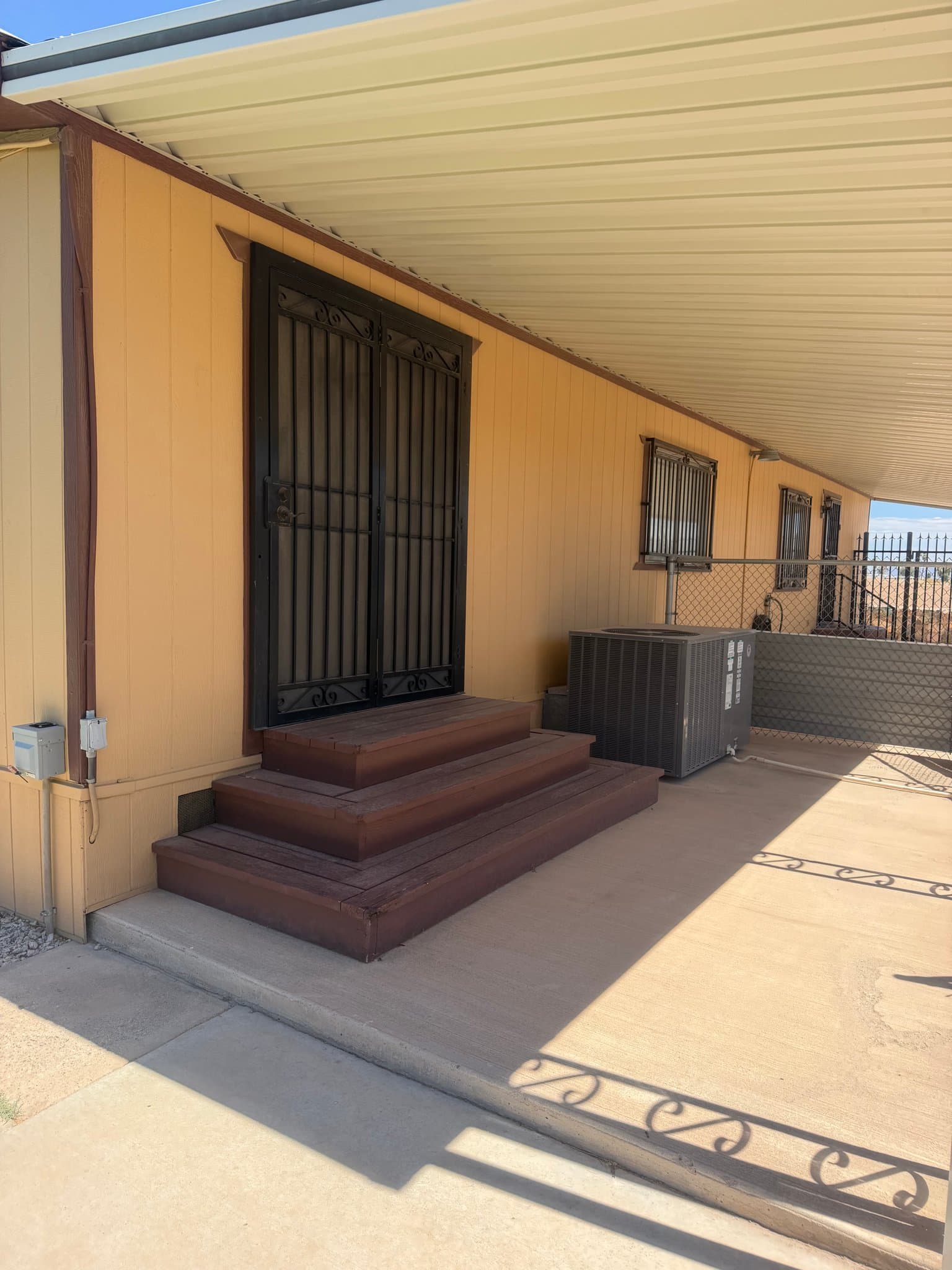 Yuma House: 24 W Rio Colorado Dr