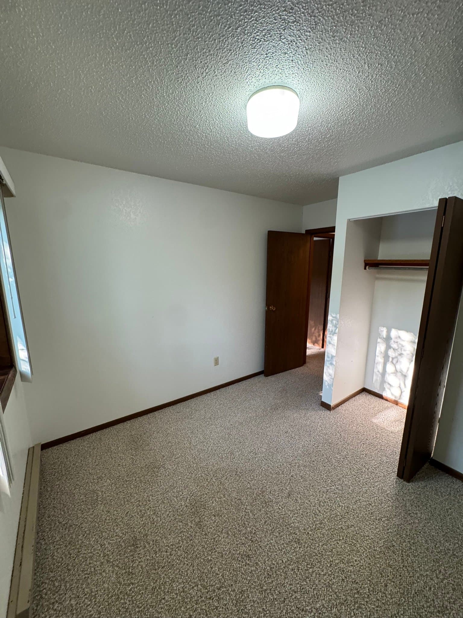 milroy Apartment: 301 Bernice St
