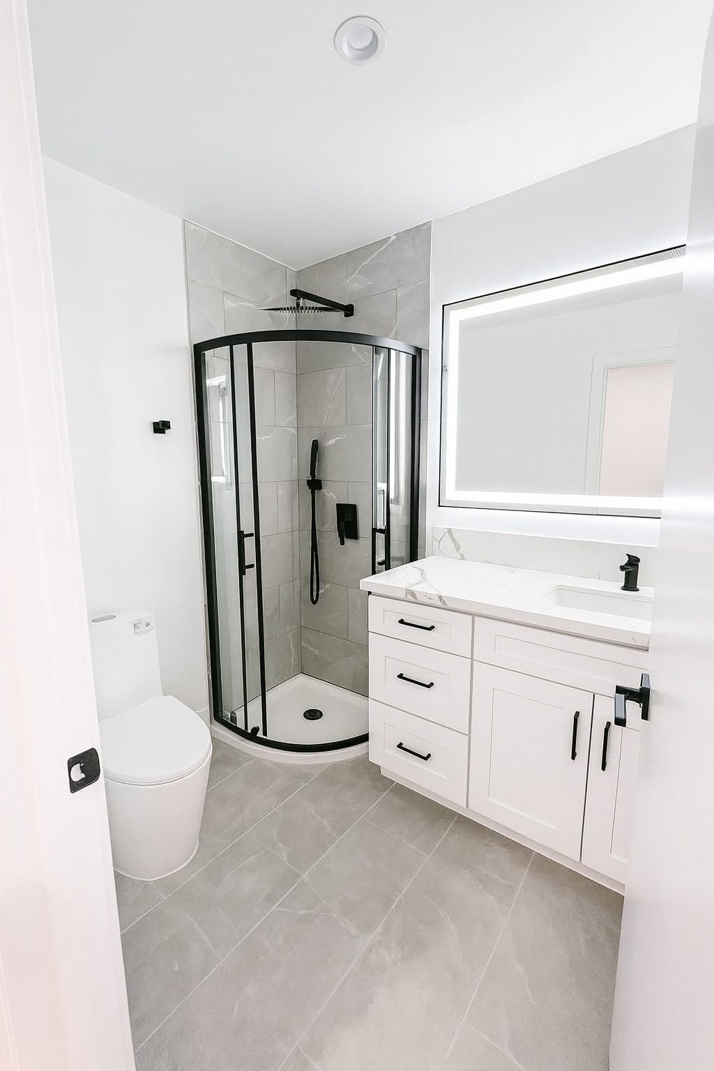 Los Angeles Single Room: 1447 W 36th Place