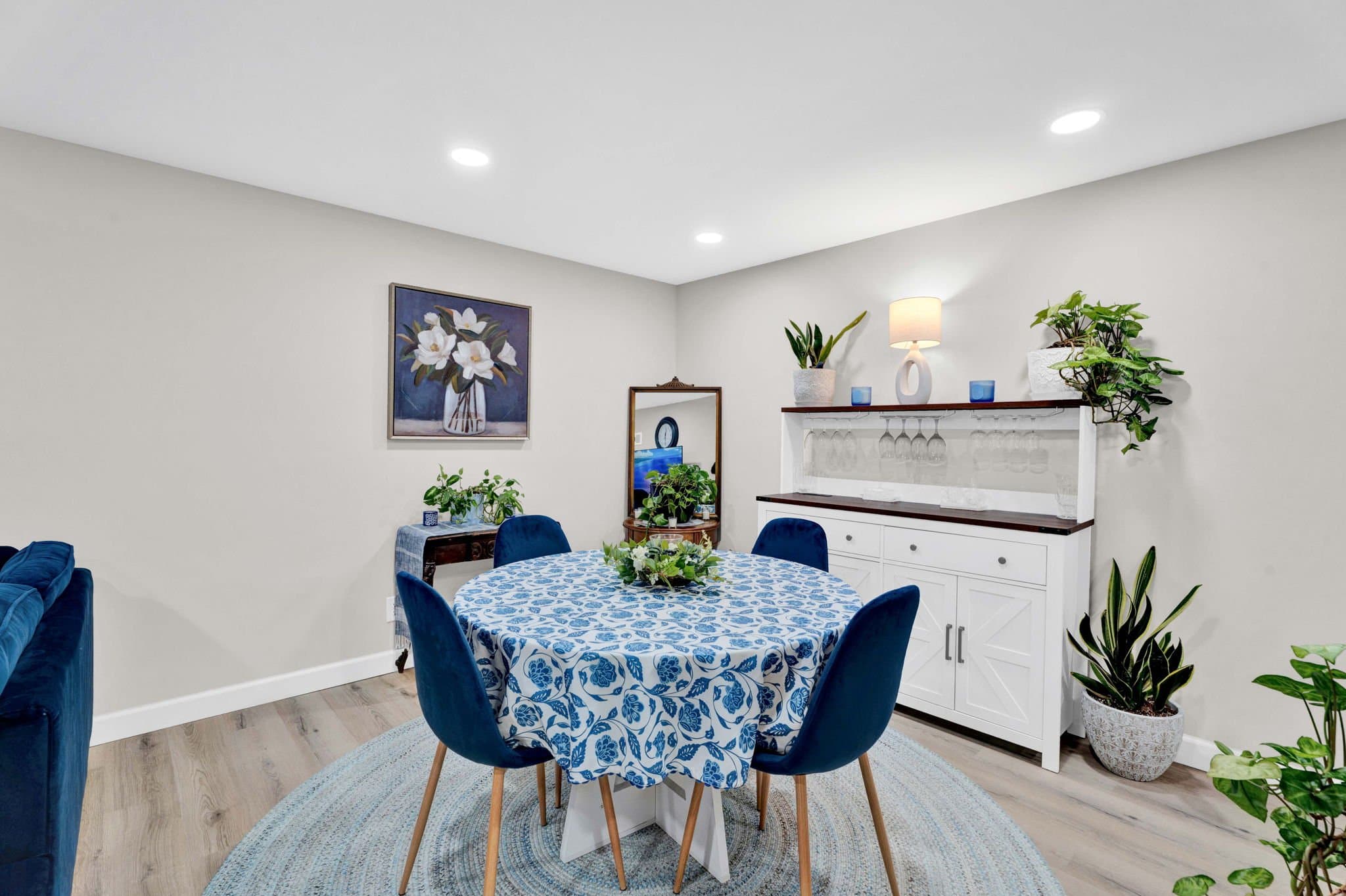 Rochester Apartment: 6 Roanoke Ln