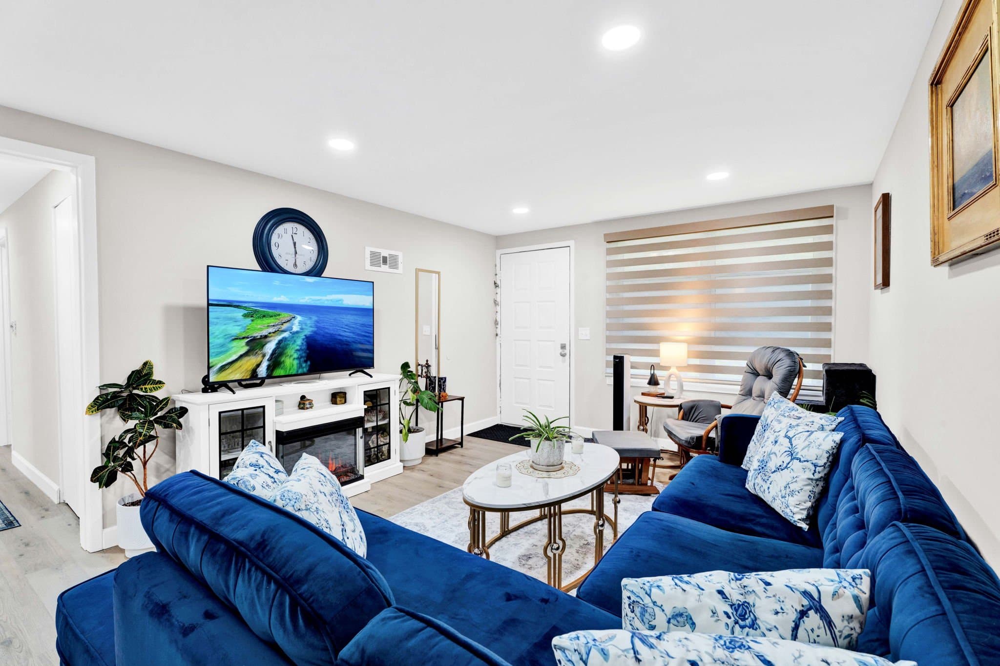 Rochester Apartment: 6 Roanoke Ln