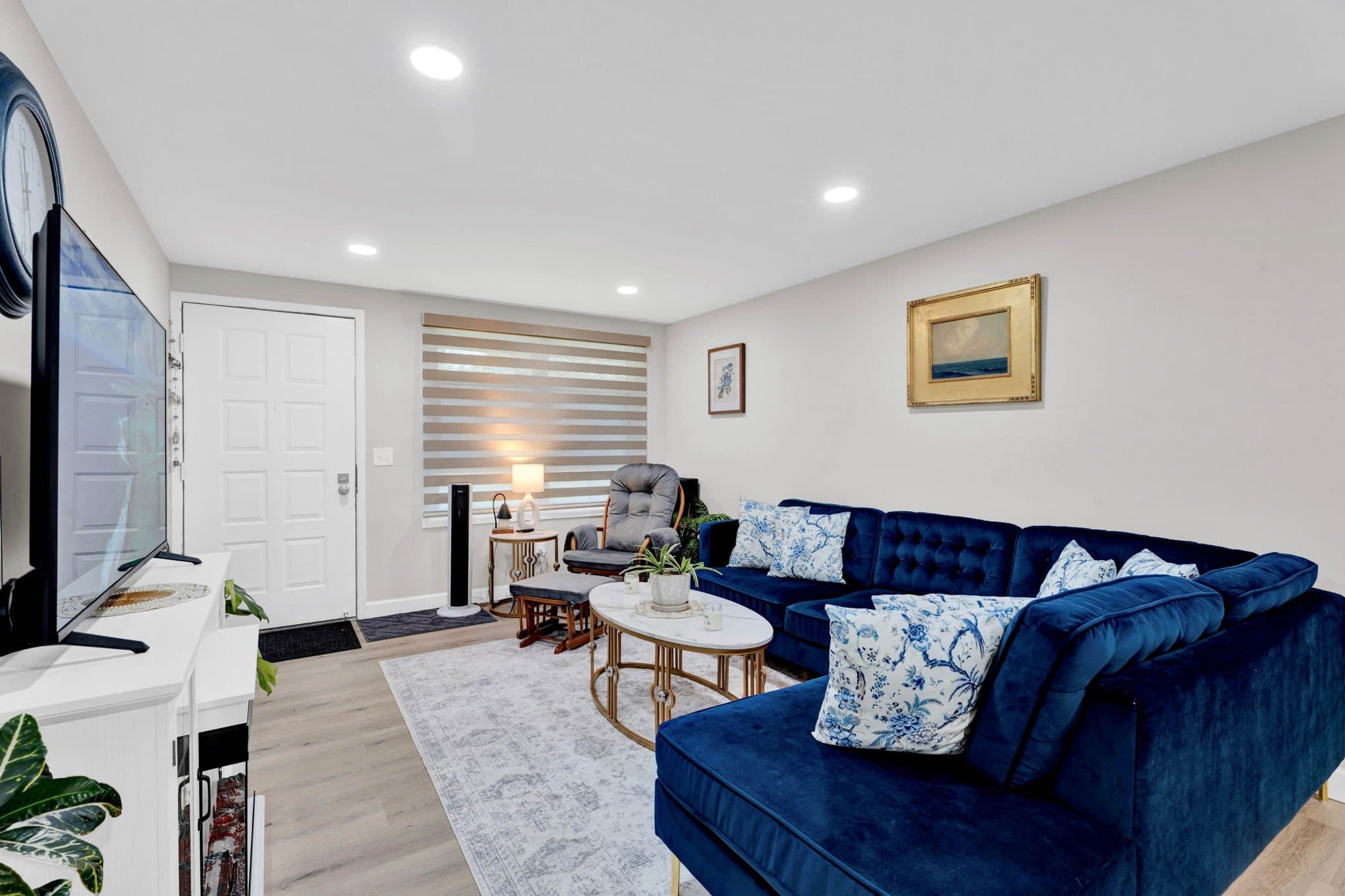 Rochester Apartment: 6 Roanoke Ln