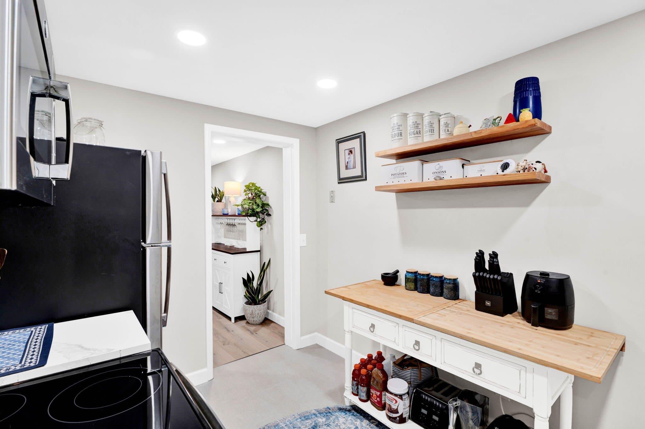 Rochester Apartment: 6 Roanoke Ln