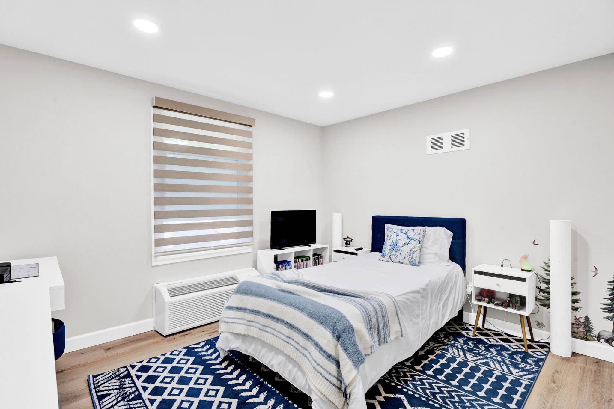 Rochester Apartment: 6 Roanoke Ln
