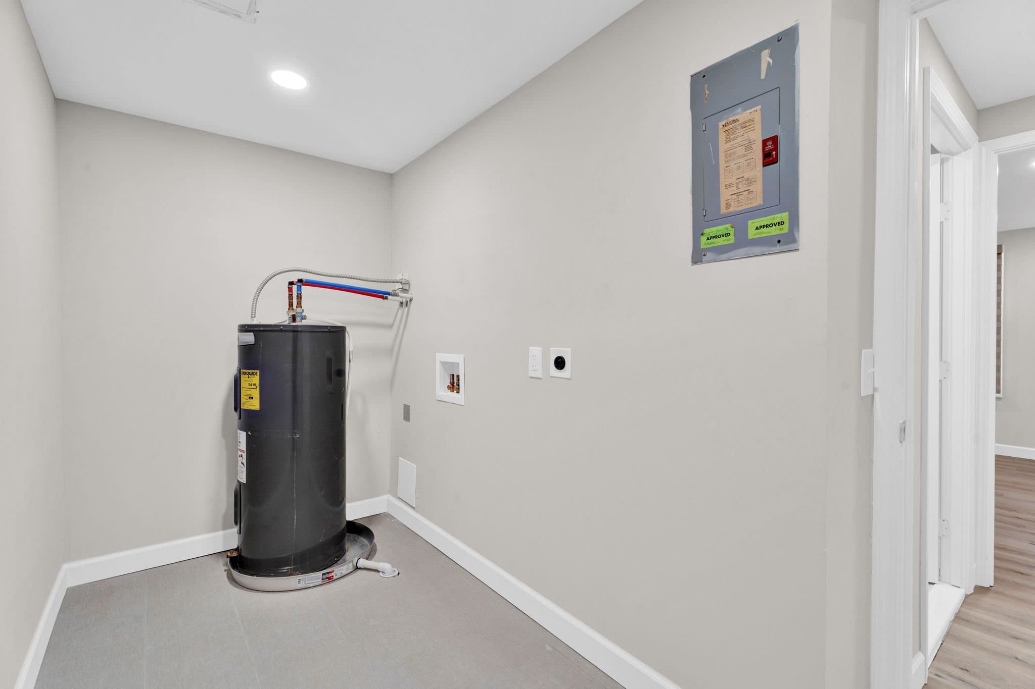 Rochester Apartment: 6 Roanoke Ln