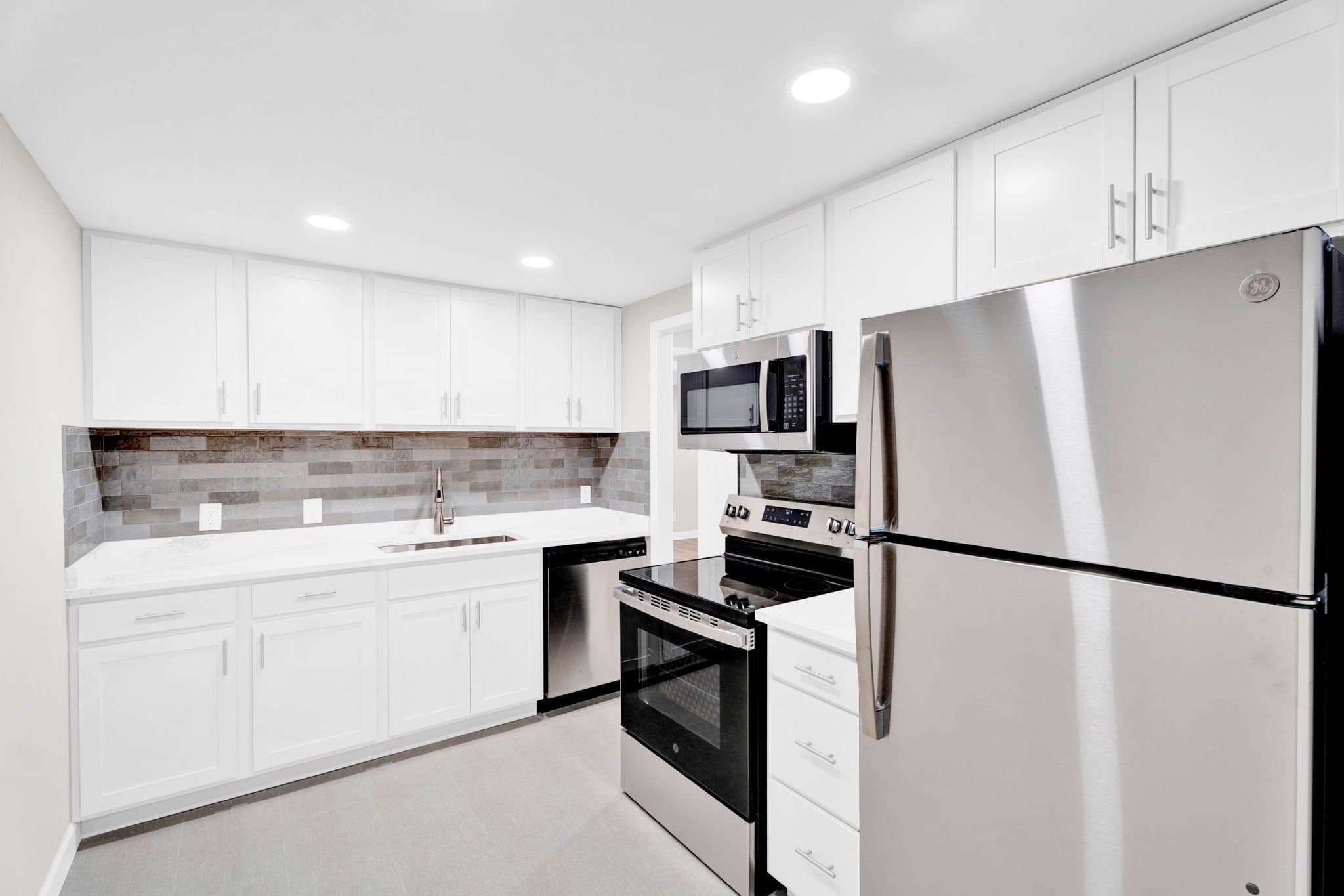Rochester Apartment: 6 Roanoke Ln