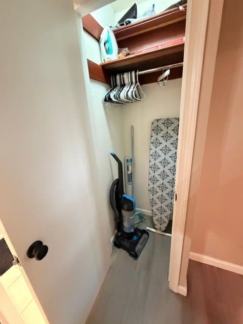 East Hartford Single Room: 25 lafayette ave