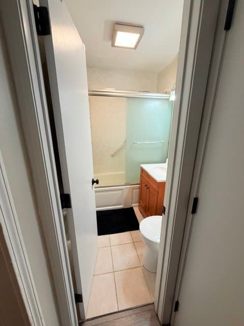 East Hartford Single Room: 25 lafayette ave