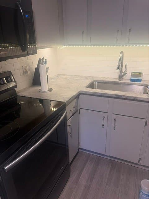 East Hartford Single Room: 25 lafayette ave