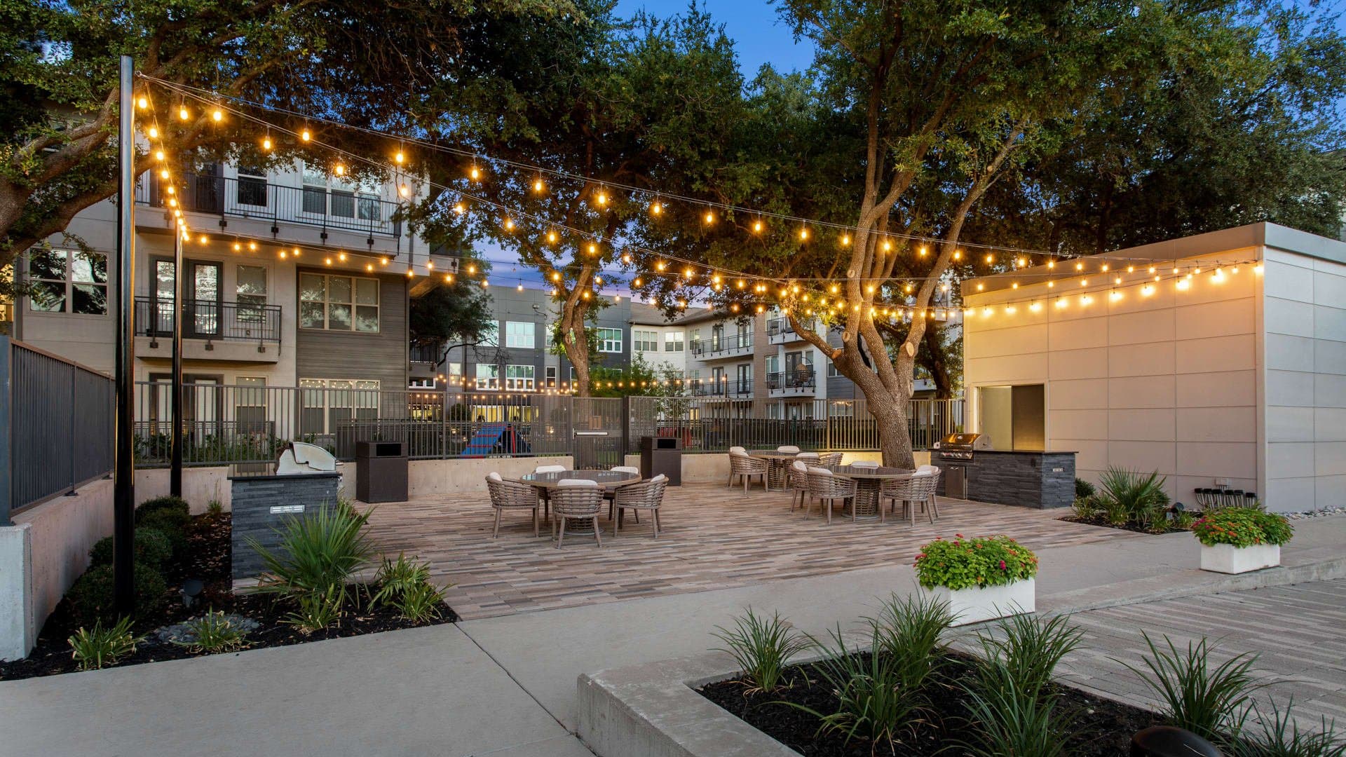 Dallas Apartment: 7929 Churchill Way
