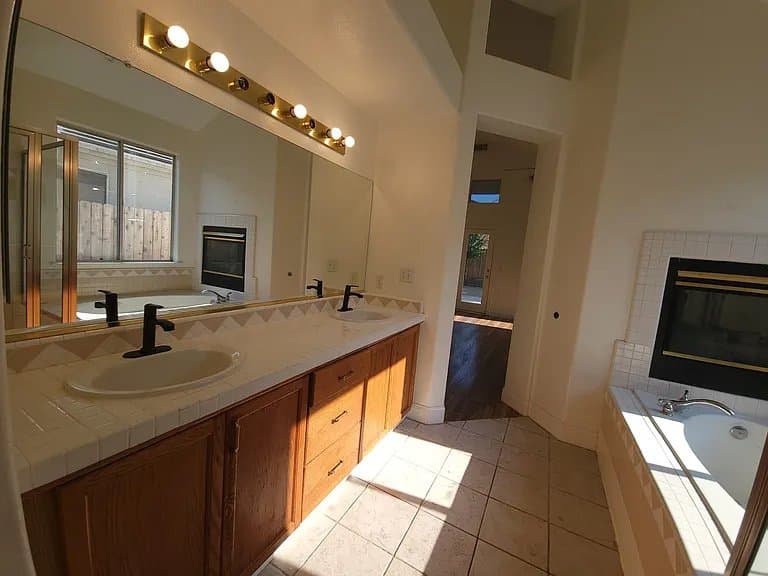 Fresno House: 5797 W Decatur Ave
