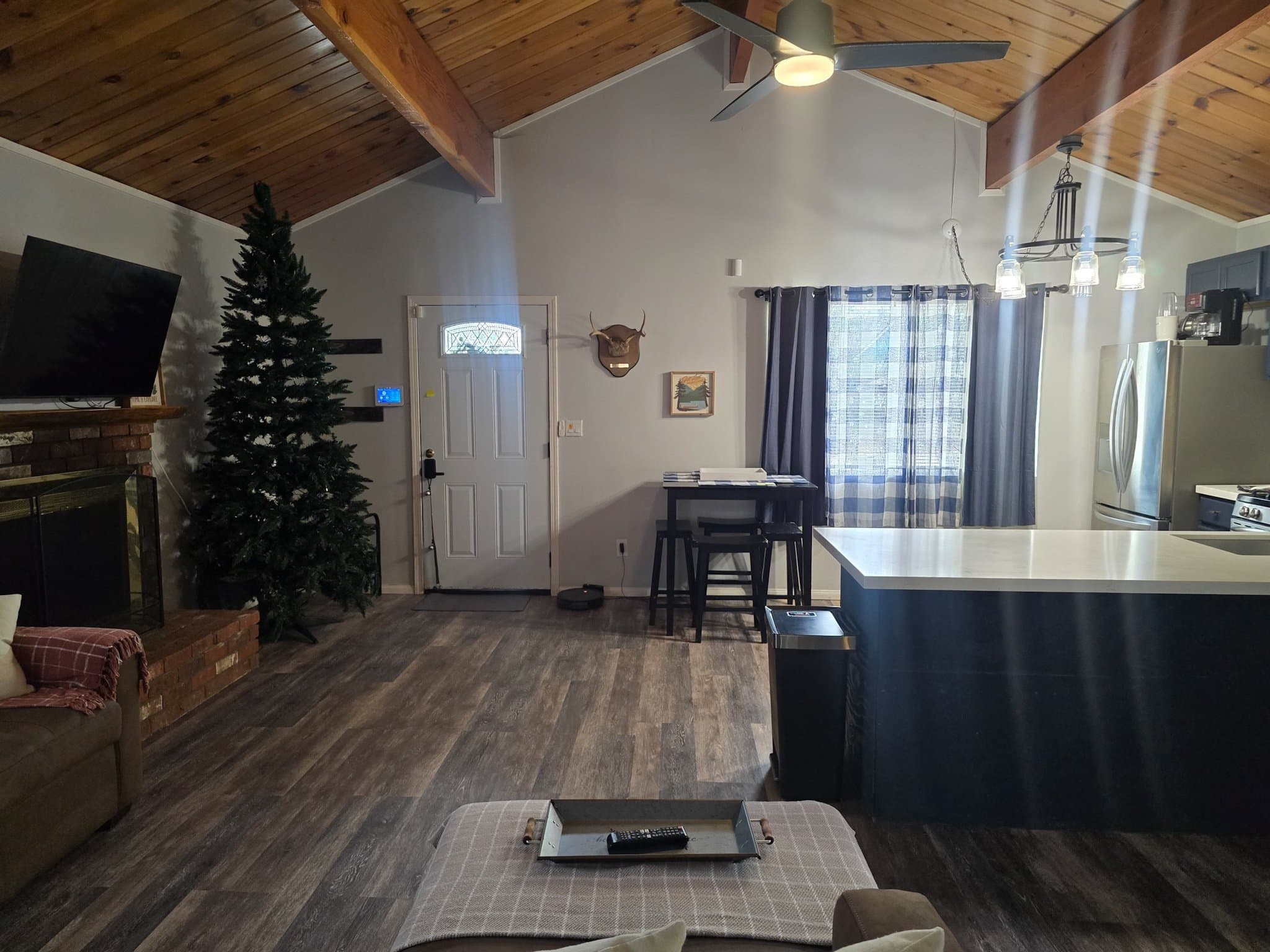 Big Bear House: 2108 4th Ln