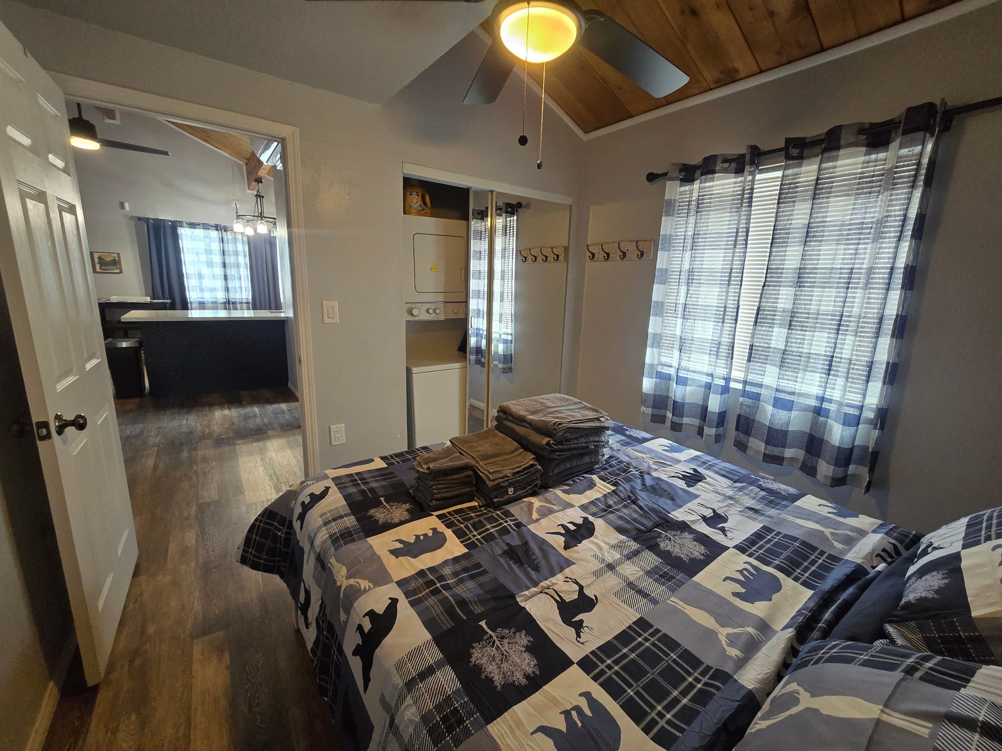 Big Bear House: 2108 4th Ln