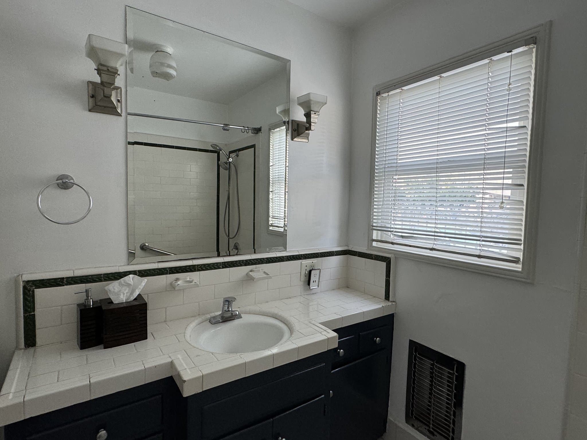 Los Angeles Multiplex: 3736 S Bentley ave