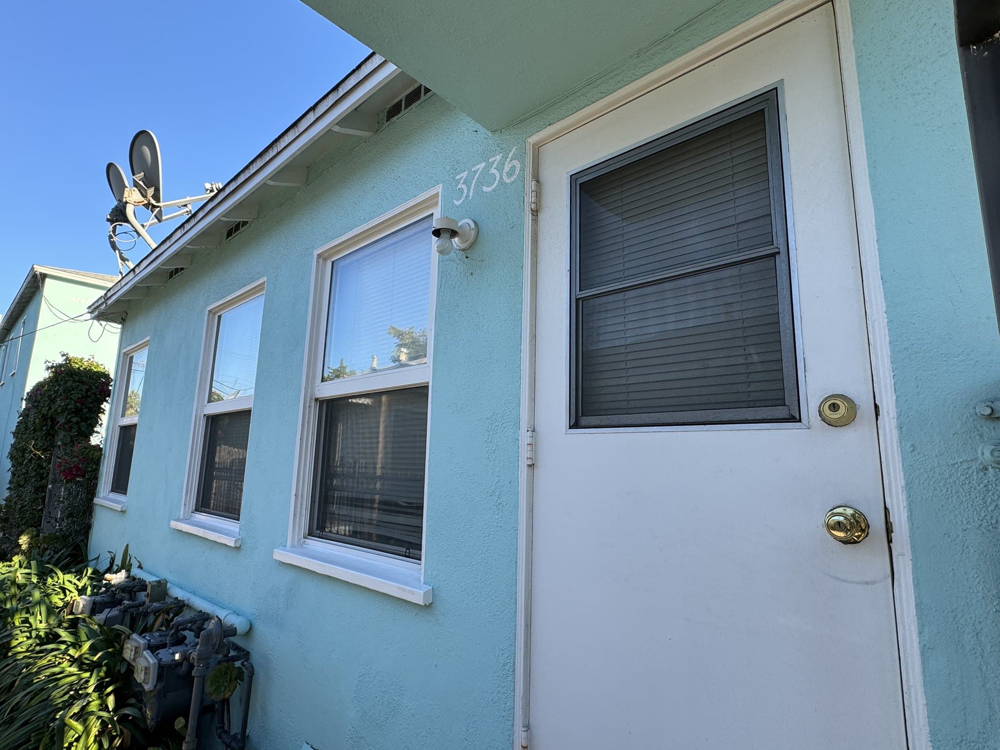 Los Angeles Multiplex: 3736 S Bentley ave