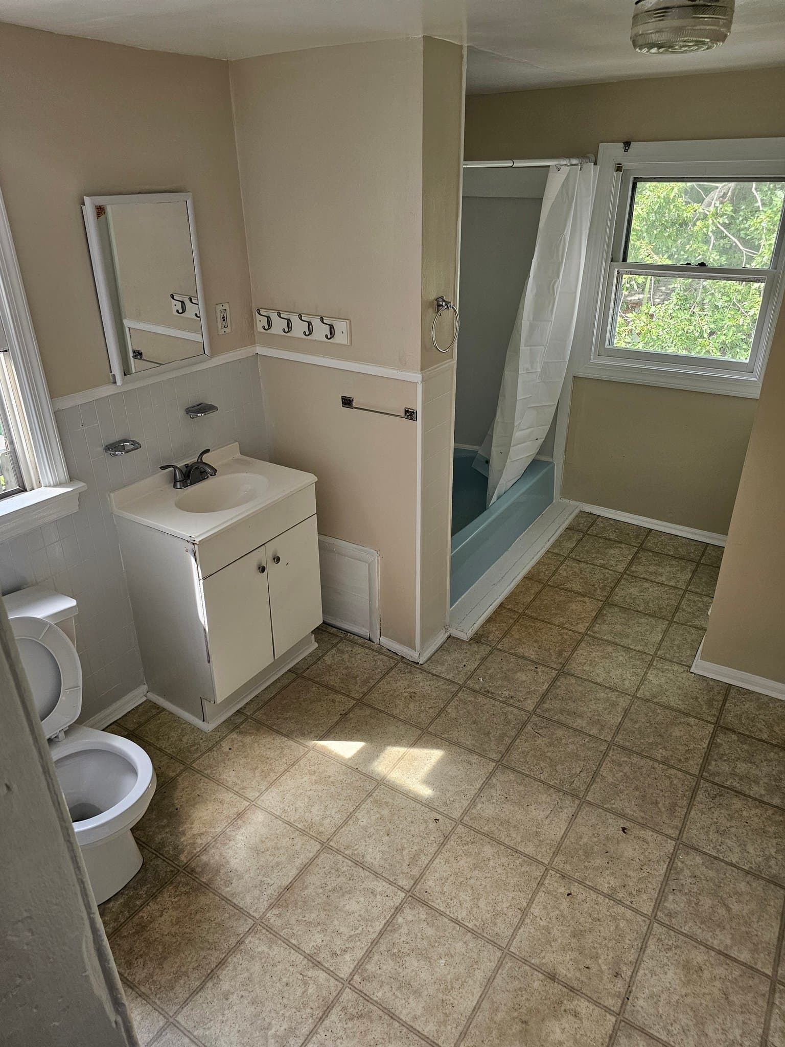 Norristown Townhome: 313 Buttonwood St
