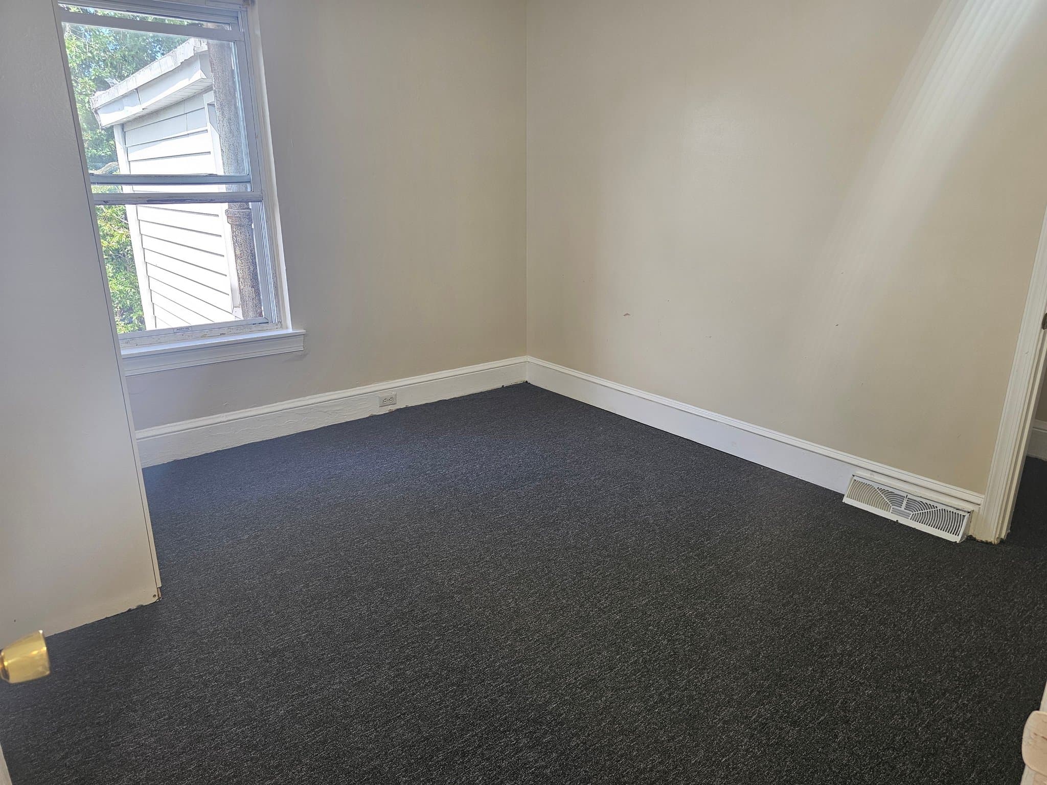 Norristown Townhome: 313 Buttonwood St