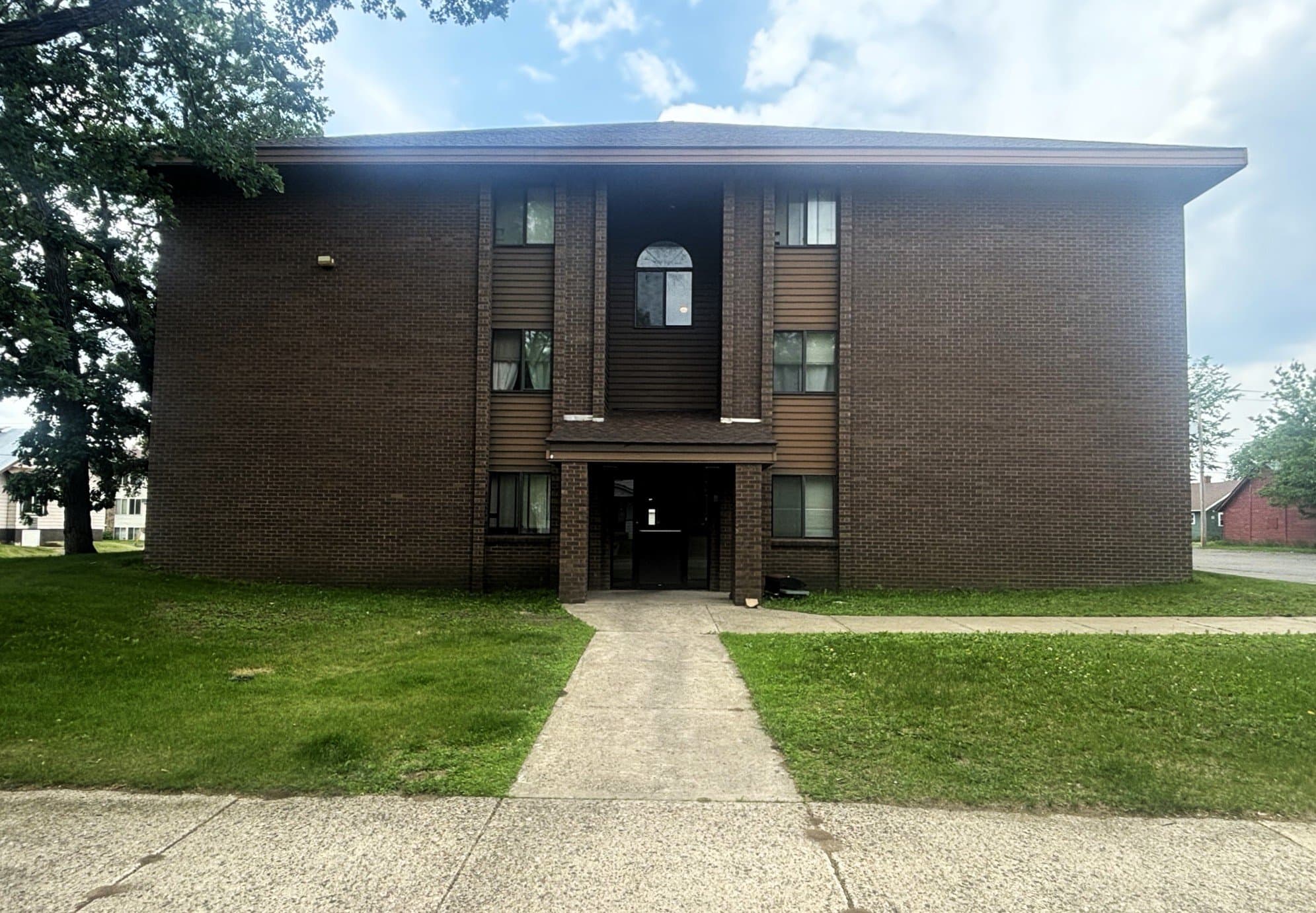 St Cloud Apartment: 817 6th Ave S
