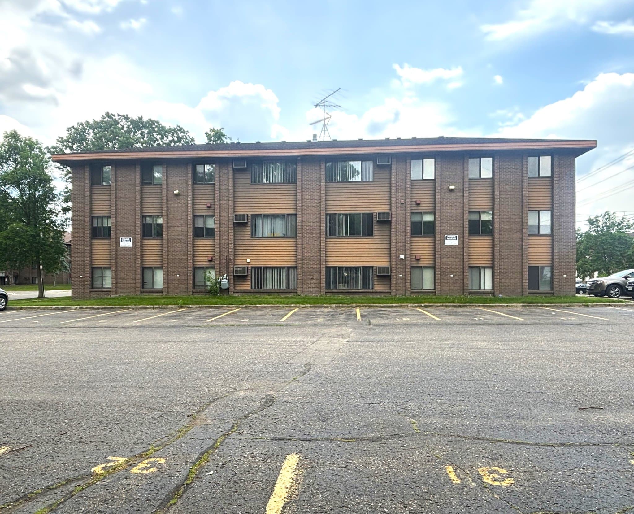 St Cloud Apartment: 817 6th Ave S