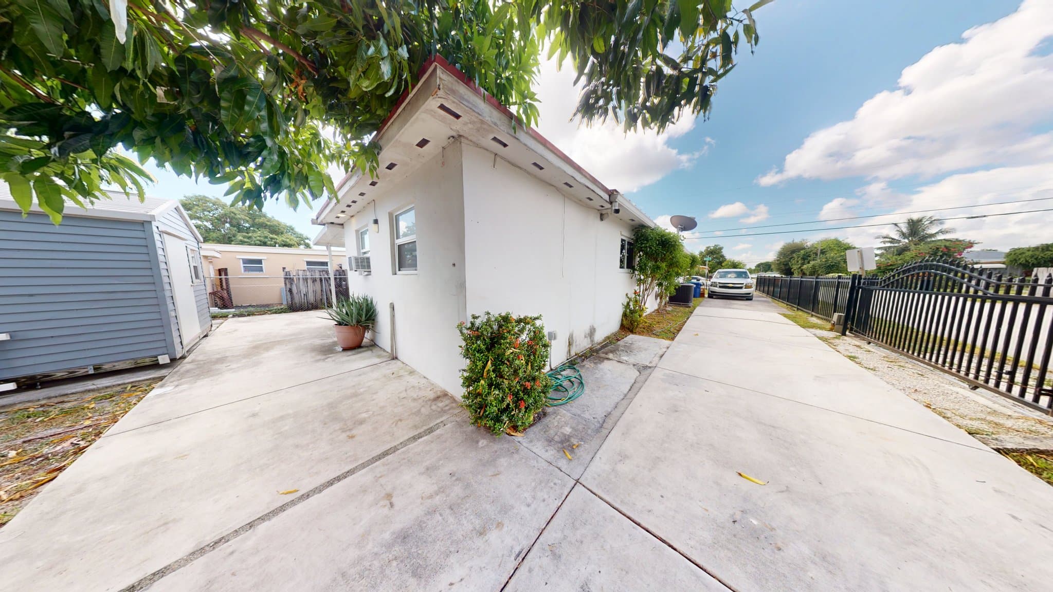 Miami Single Room: 3097 NW 102nd St