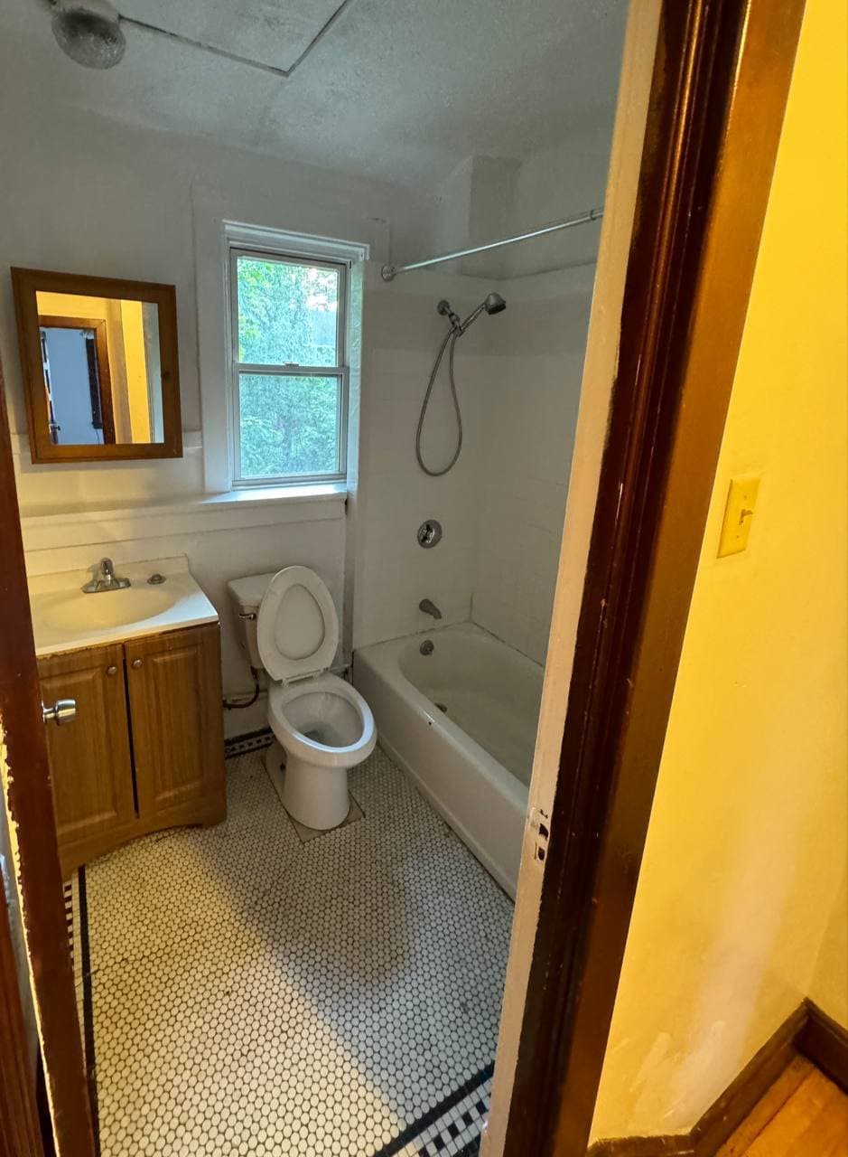 Bridgeport Townhome: 317 East Ave