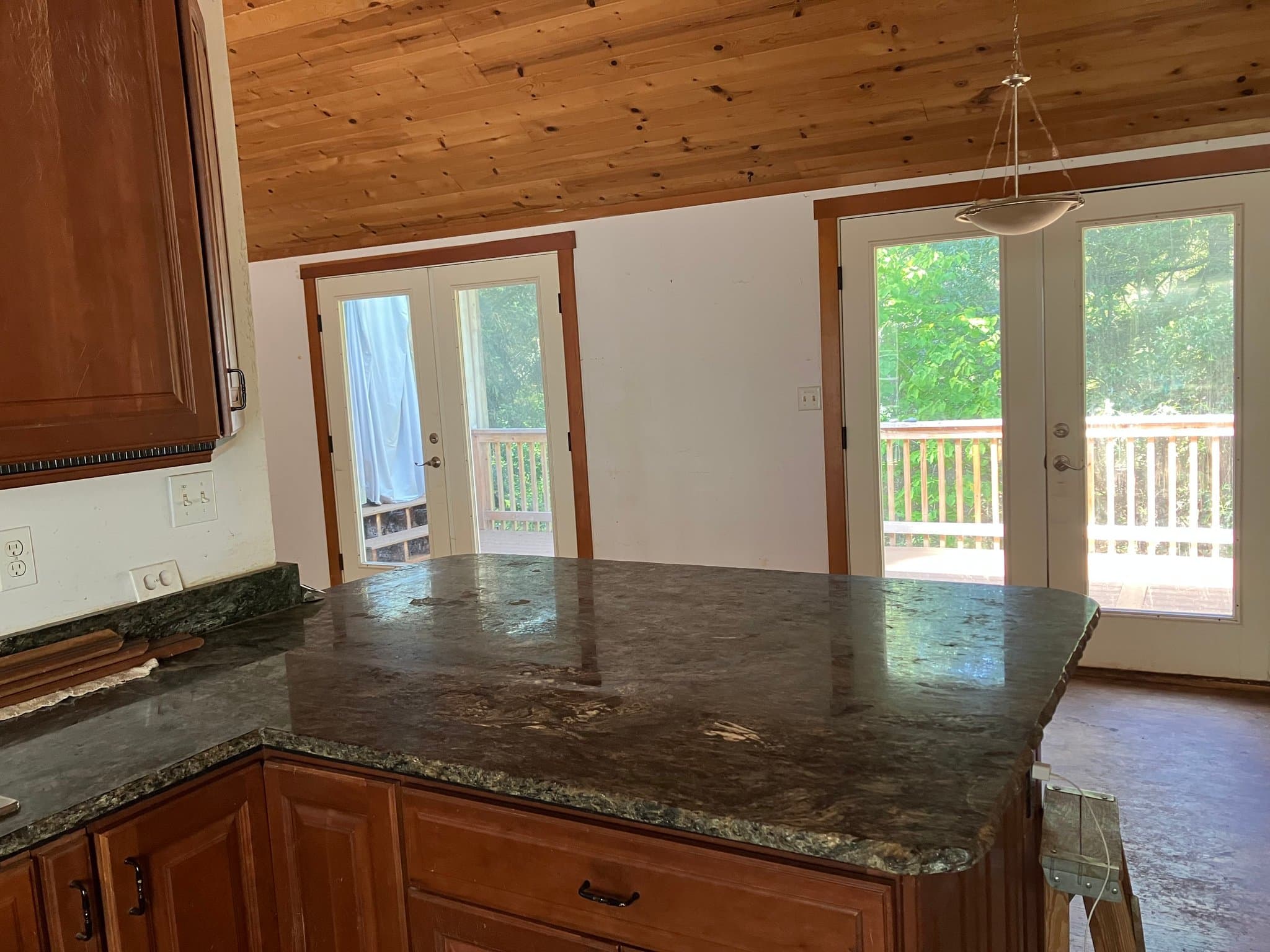 Wilderville House: 10901 Redwood Hwy