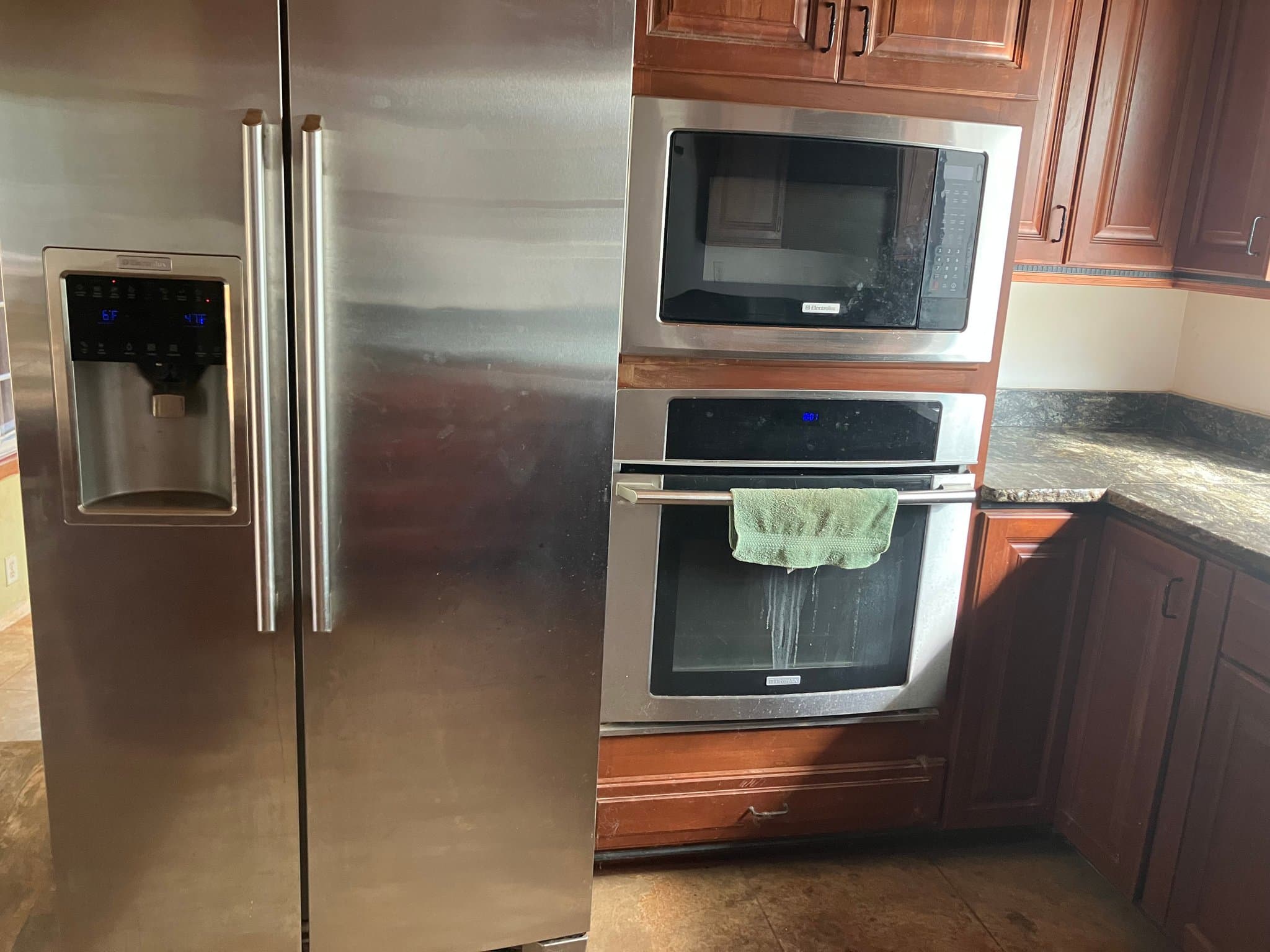 Wilderville House: 10901 Redwood Hwy