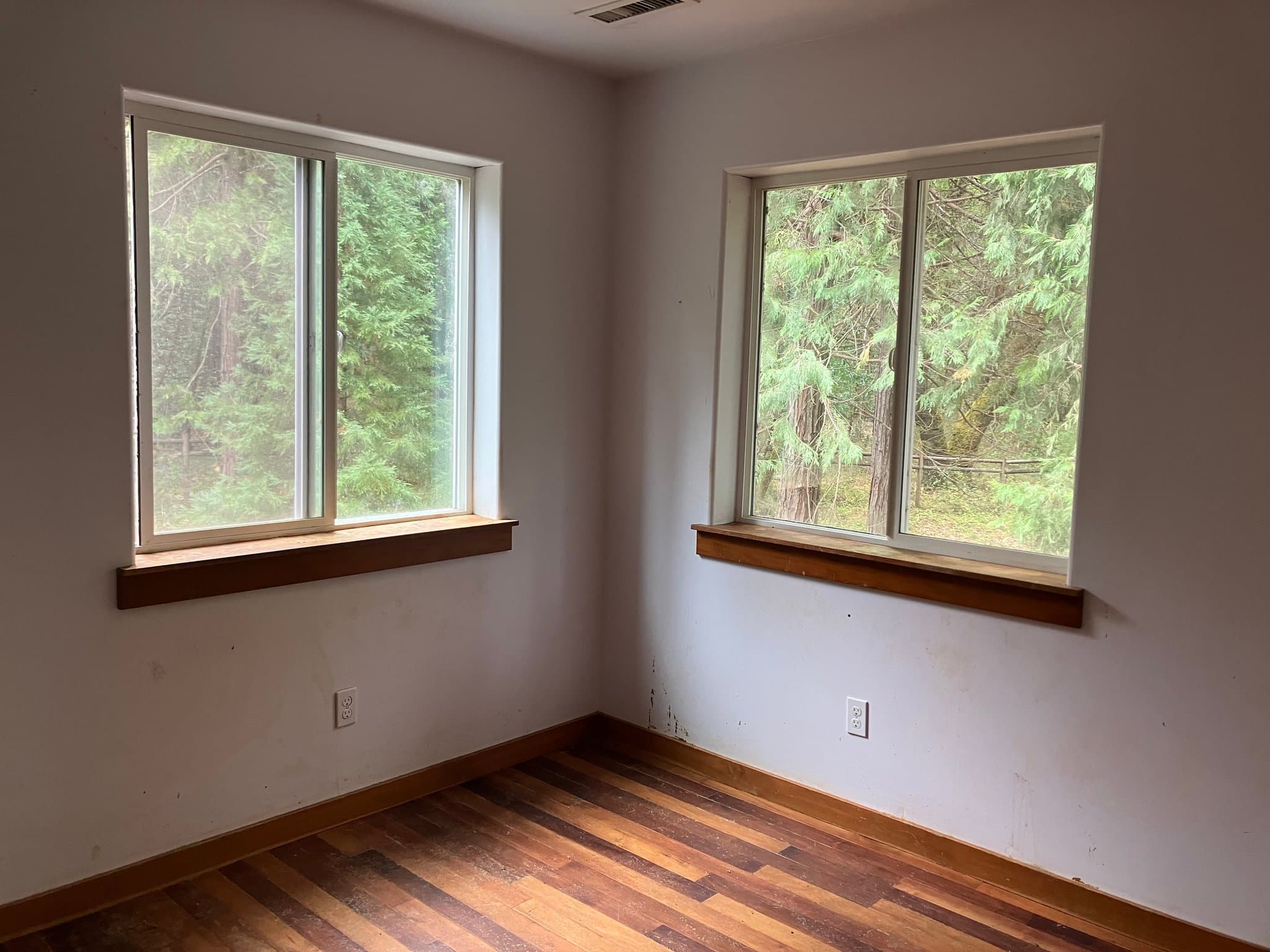 Wilderville House: 10901 Redwood Hwy