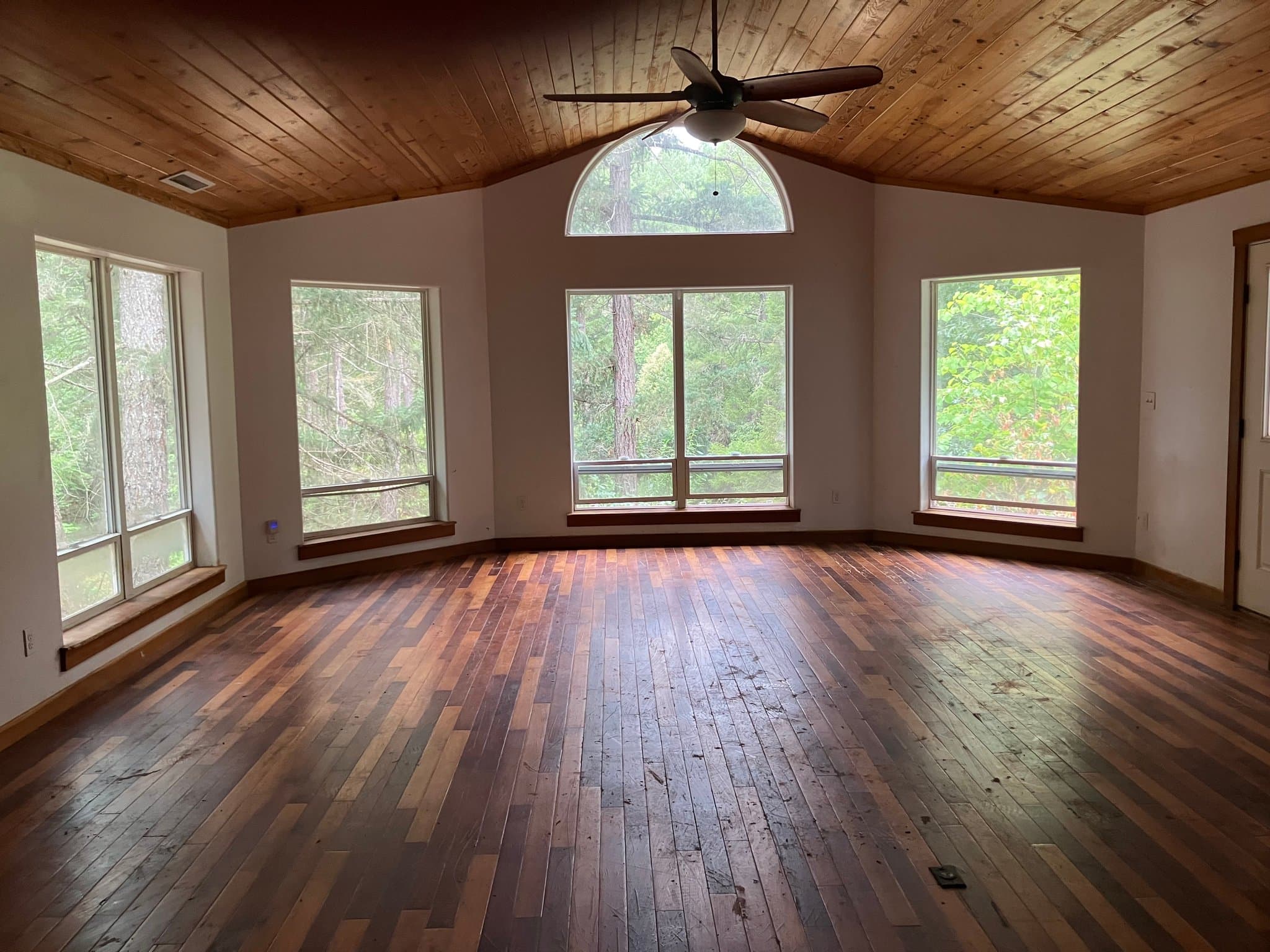 Wilderville House: 10901 Redwood Hwy