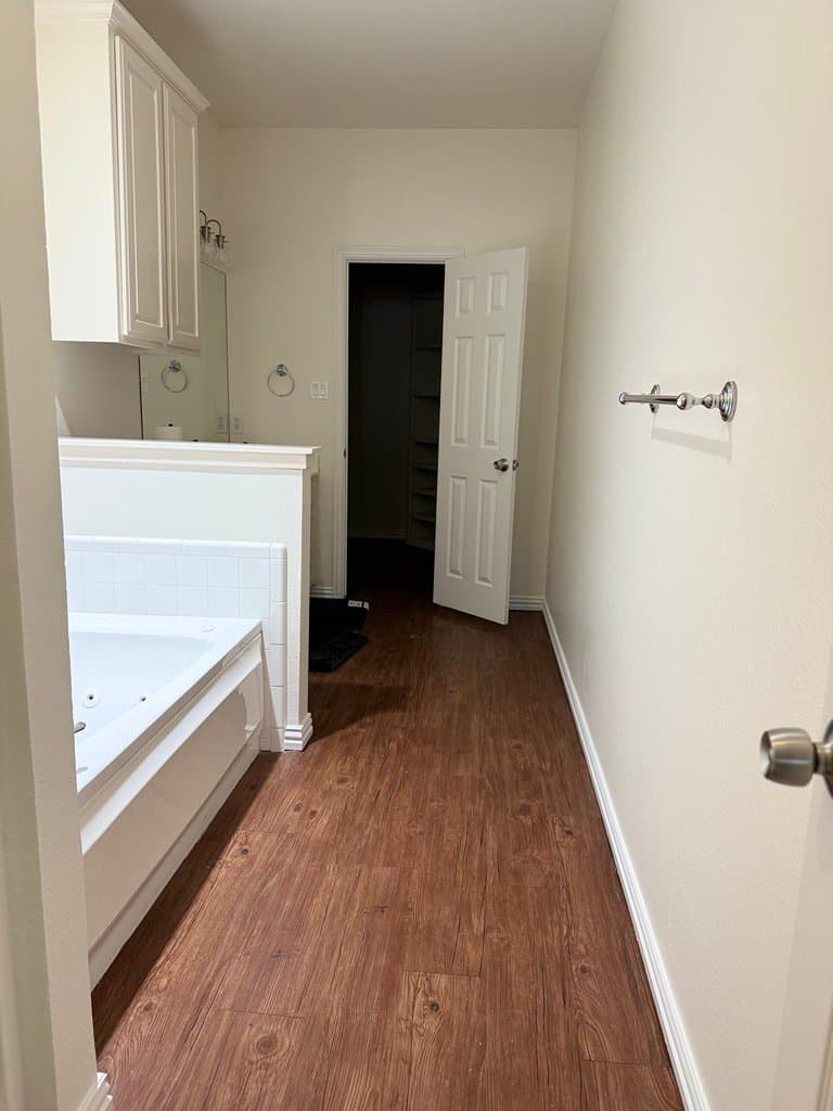 Arlington Single Room: 4610 Oak Club Dr