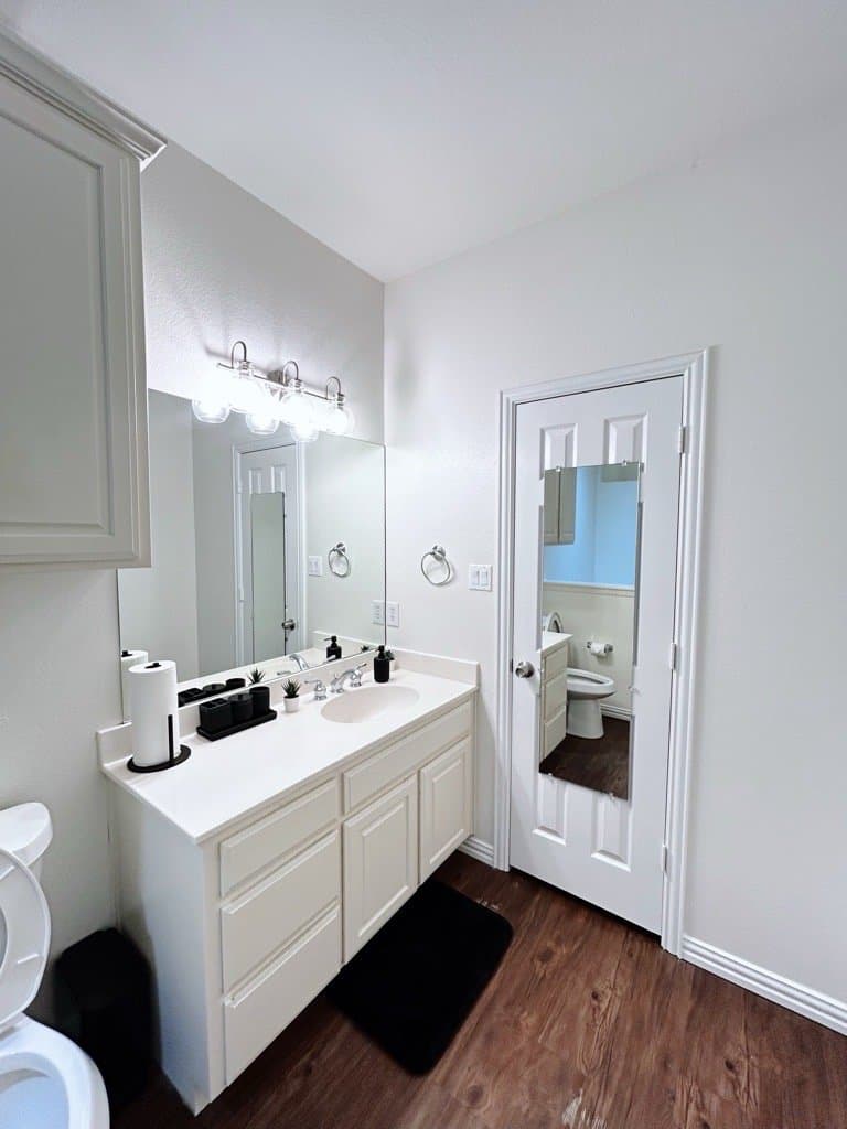 Arlington Single Room: 4610 Oak Club Dr