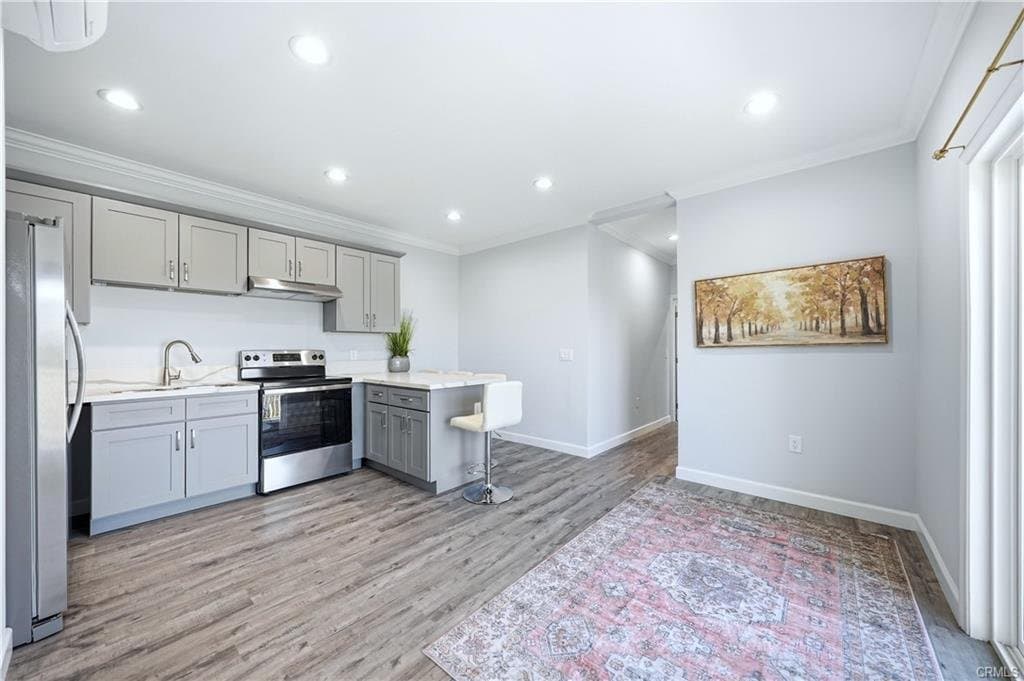 Pasadena Townhome: 332 Anita Dr