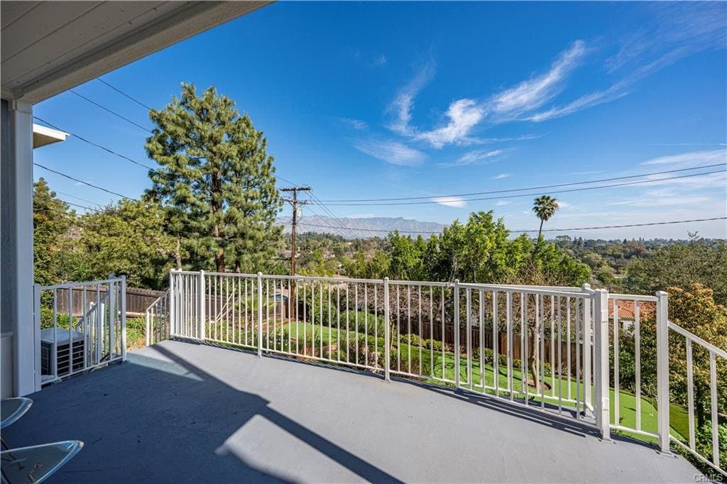 Pasadena Townhome: 332 Anita Dr