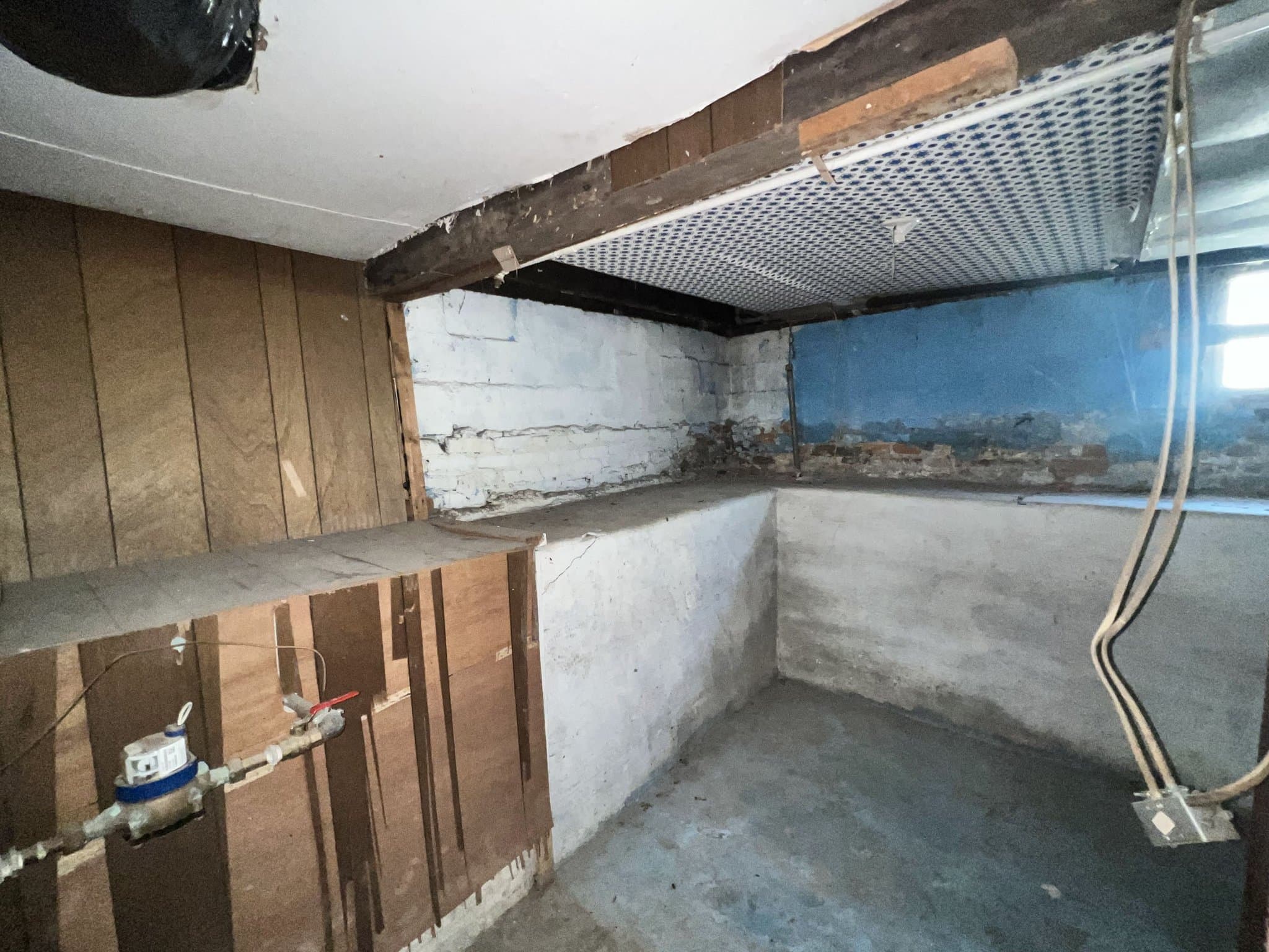 Decatur House: 1258 E Division St