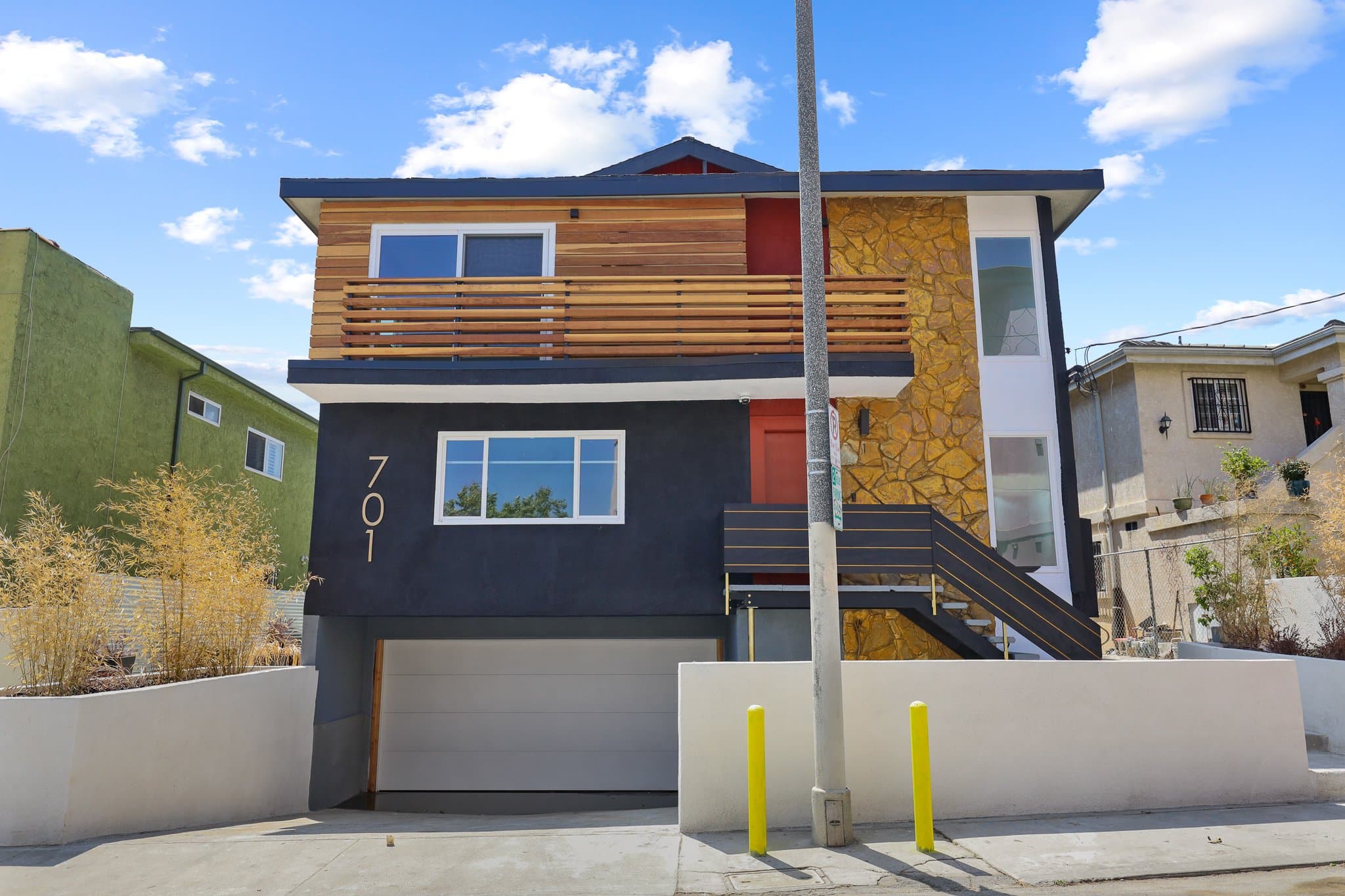 Los Angeles Apartment: 701 N Hill Place