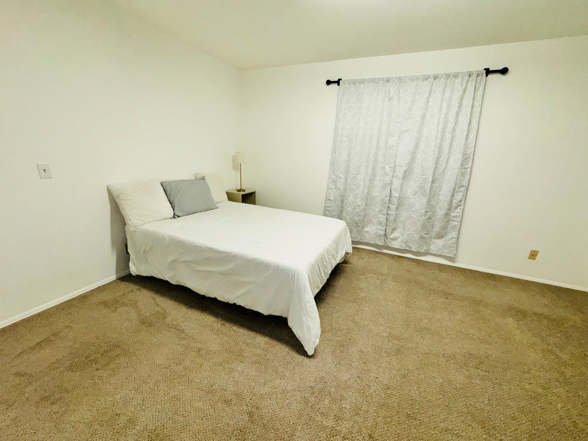 San Antonio Single Room: 5618 Sir Gareth Dr.