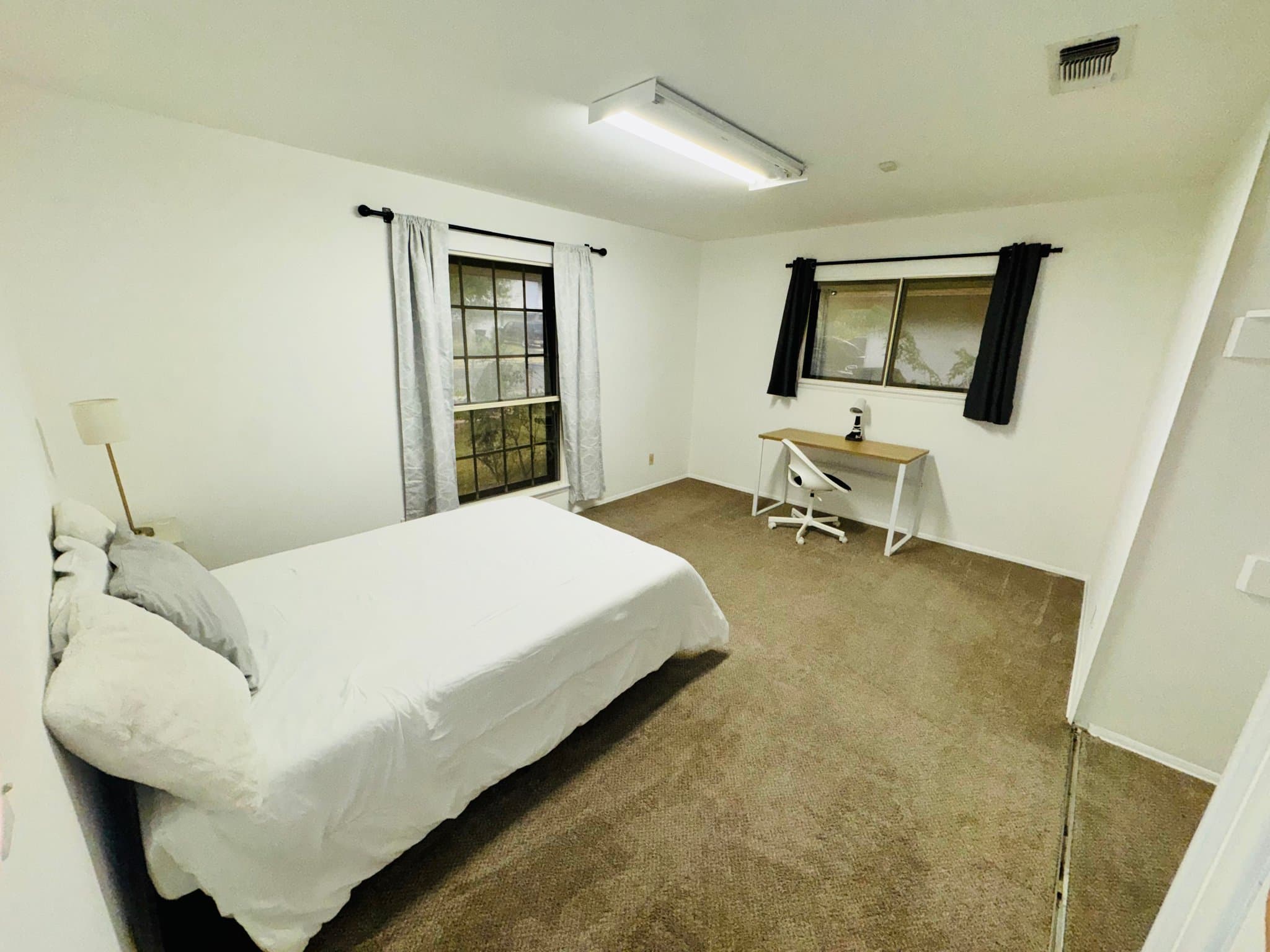 San Antonio Single Room: 5618 Sir Gareth Dr.