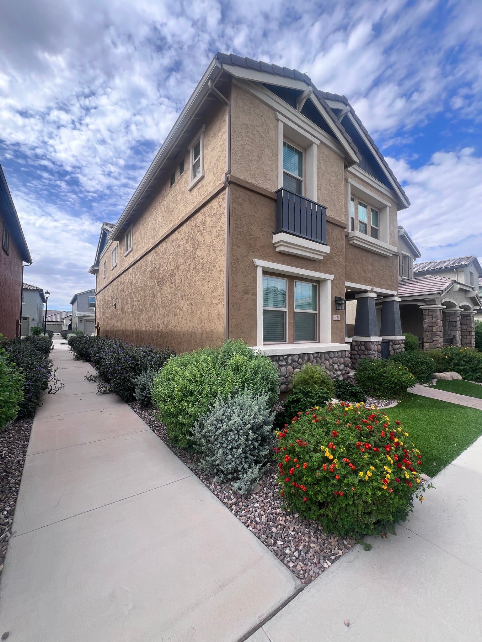 Gilbert House: 4123 E JONES ST